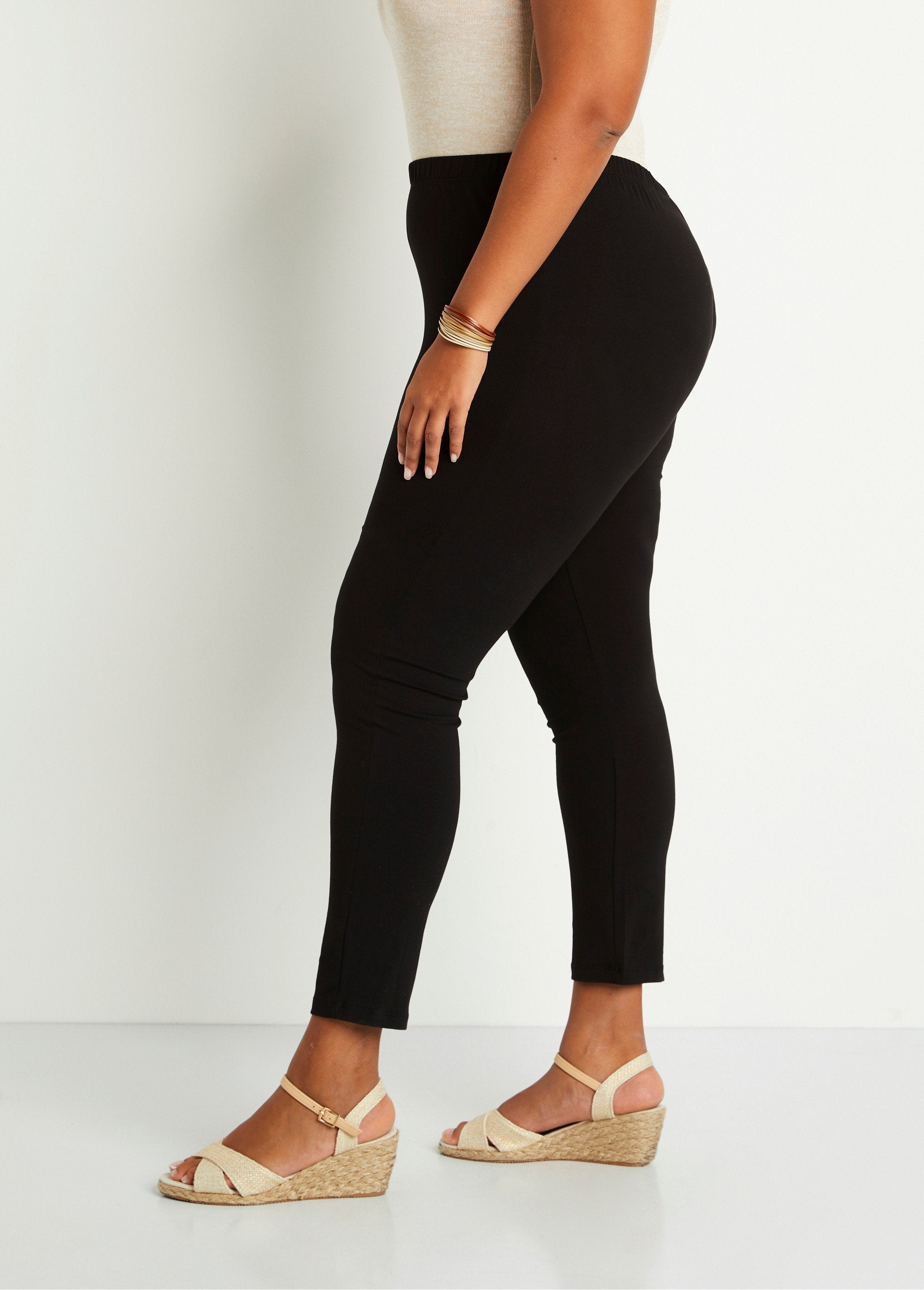 Printed_leggings_with_elasticated_waistband_Plain_black_DR1_curvy