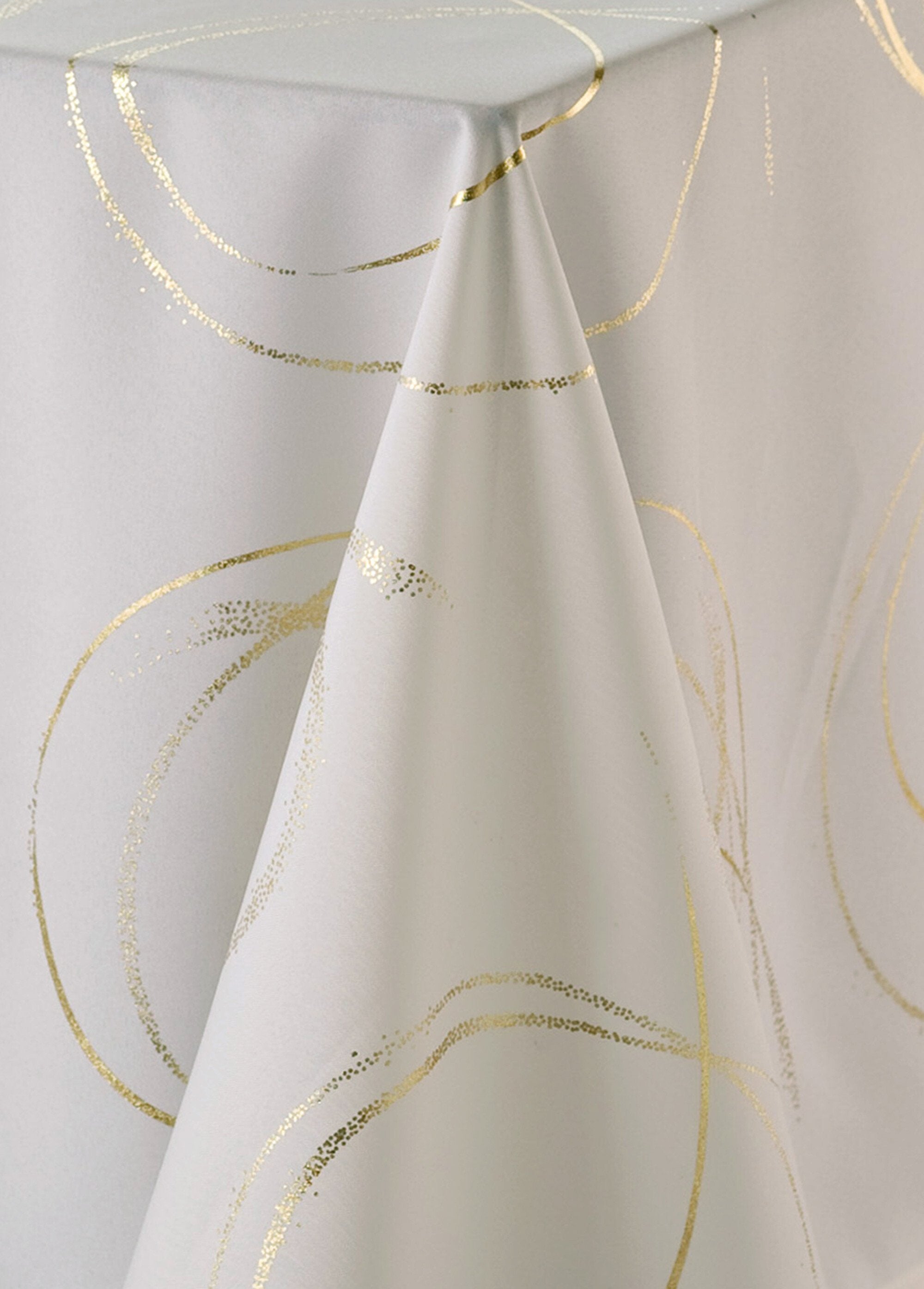 Party_tablecloth_with_scroll_pattern_Ivory_DE1_slim