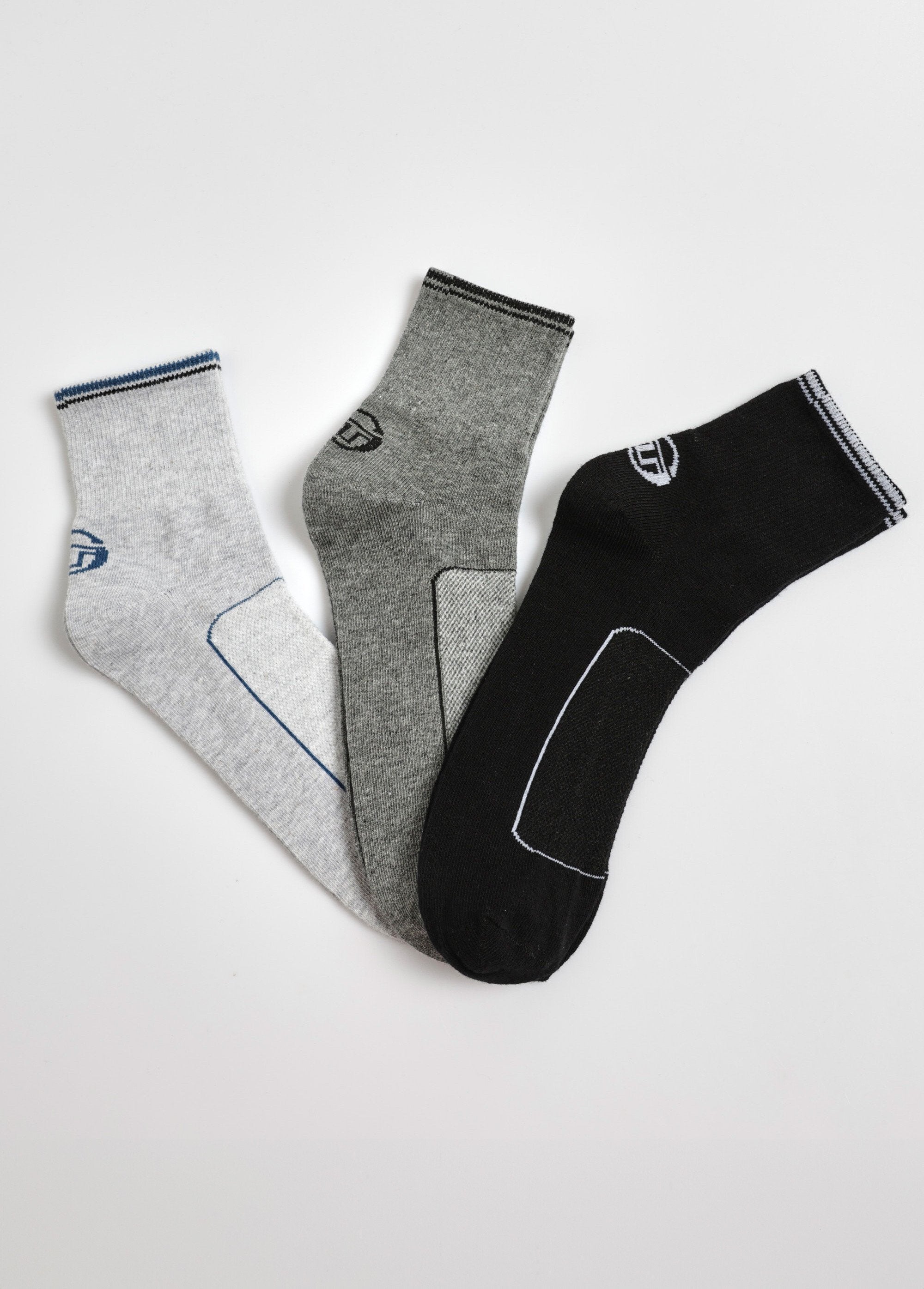 Pack_of_3_assorted_fancy_socks_Assorted_gray__FA1_slim