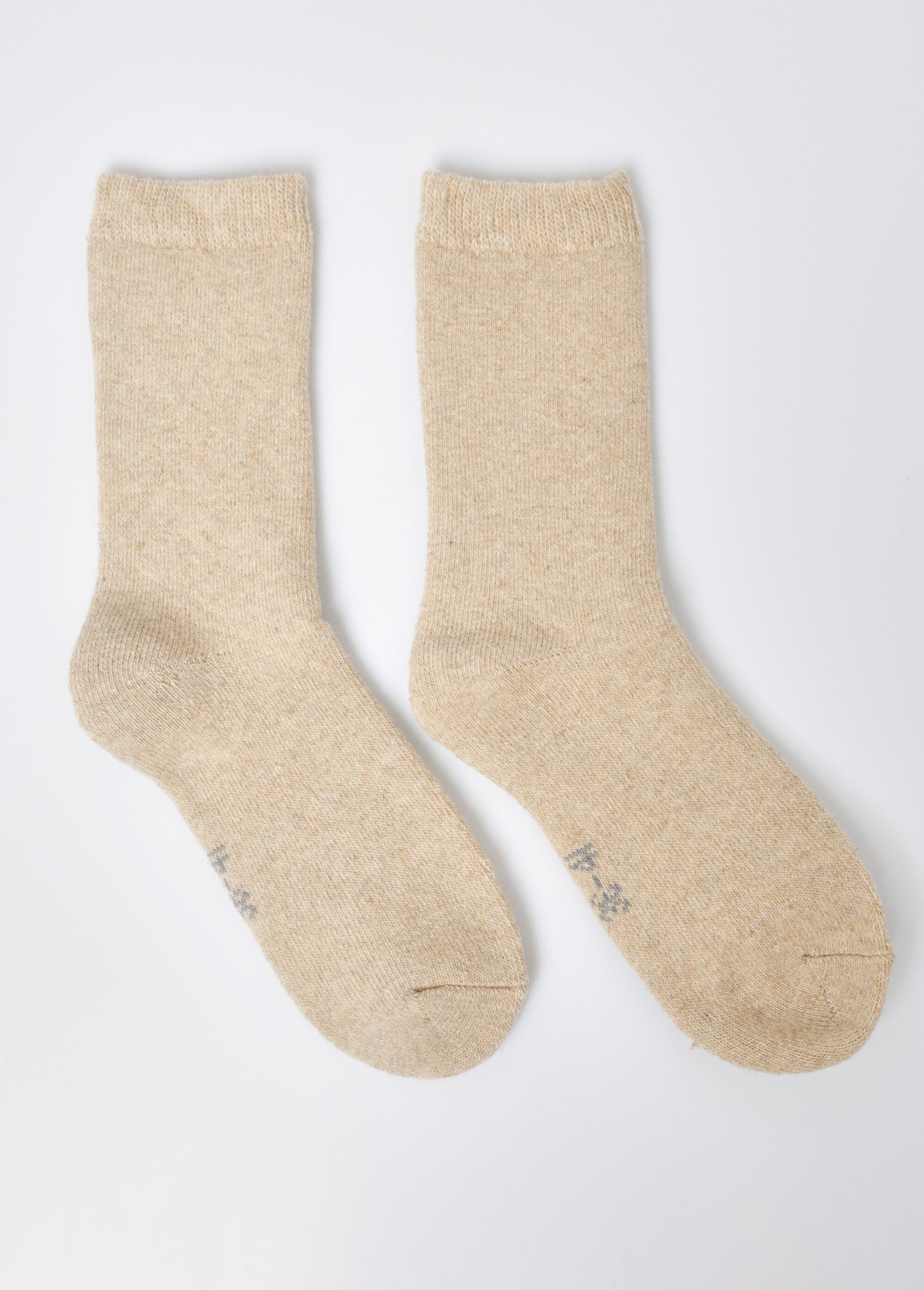 Pair_of_warm_wool_socks_camel_FA1_slim