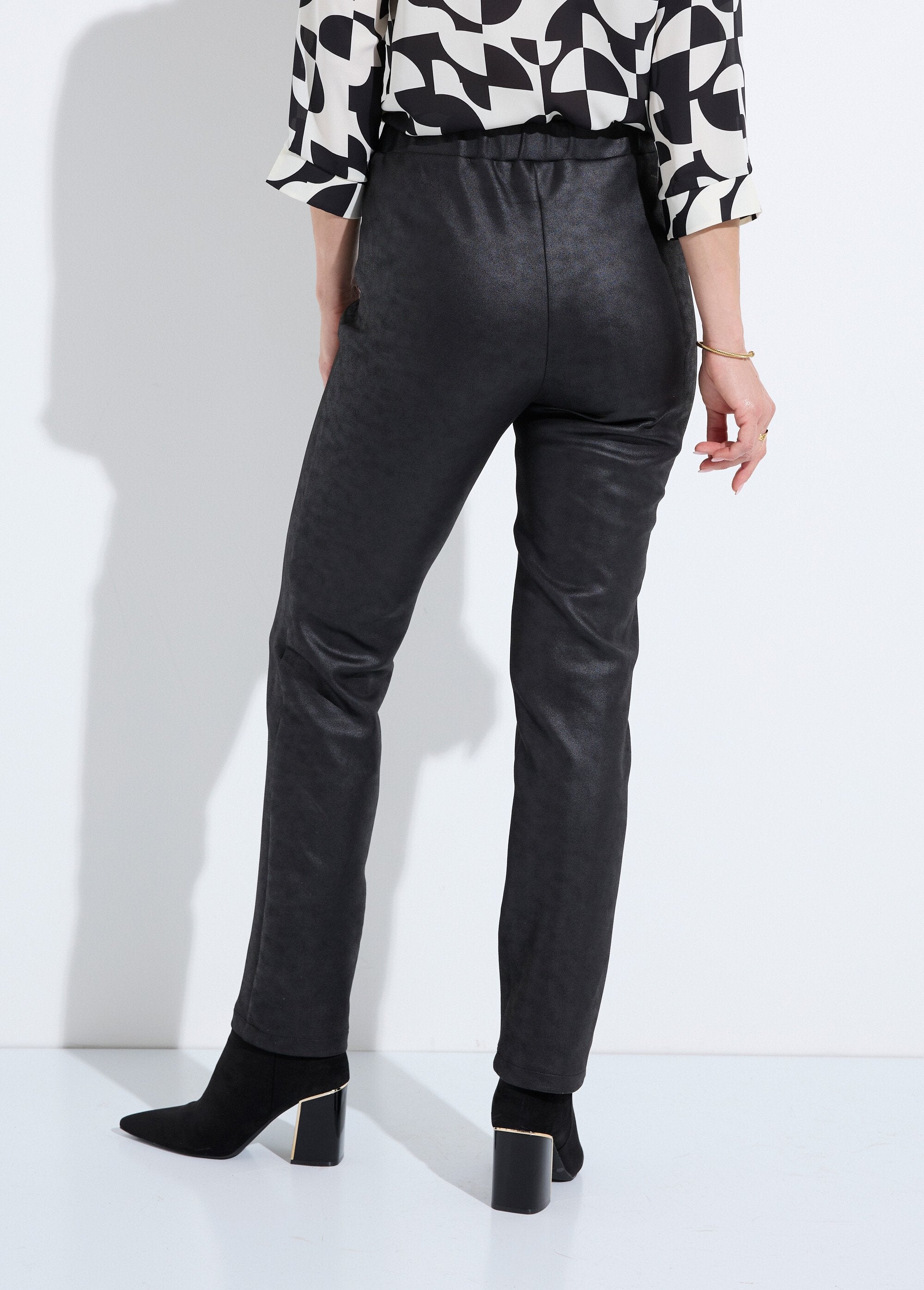 Straight-leg_pants_with_skin-look_semi-elasticated_waistband_Noir_DO1_slim