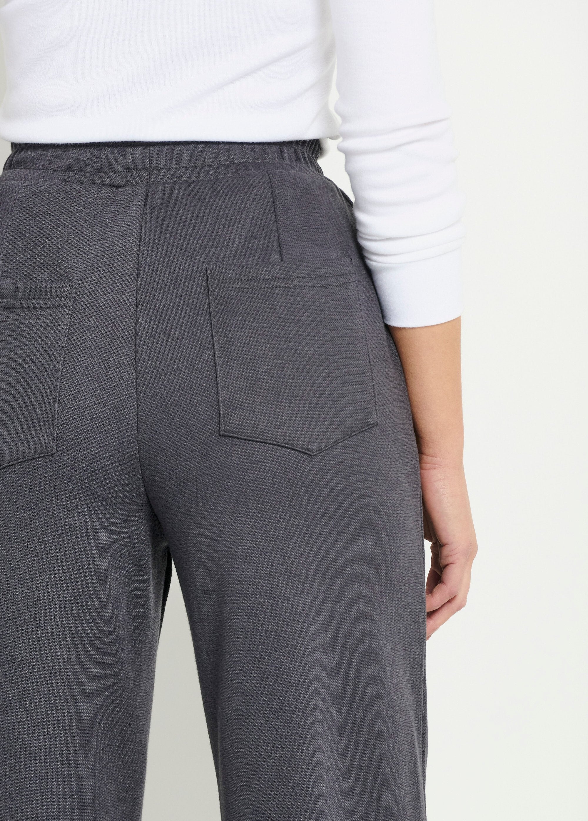 Wide_comfort_polo_knit_pants_Gray_DE2_slim