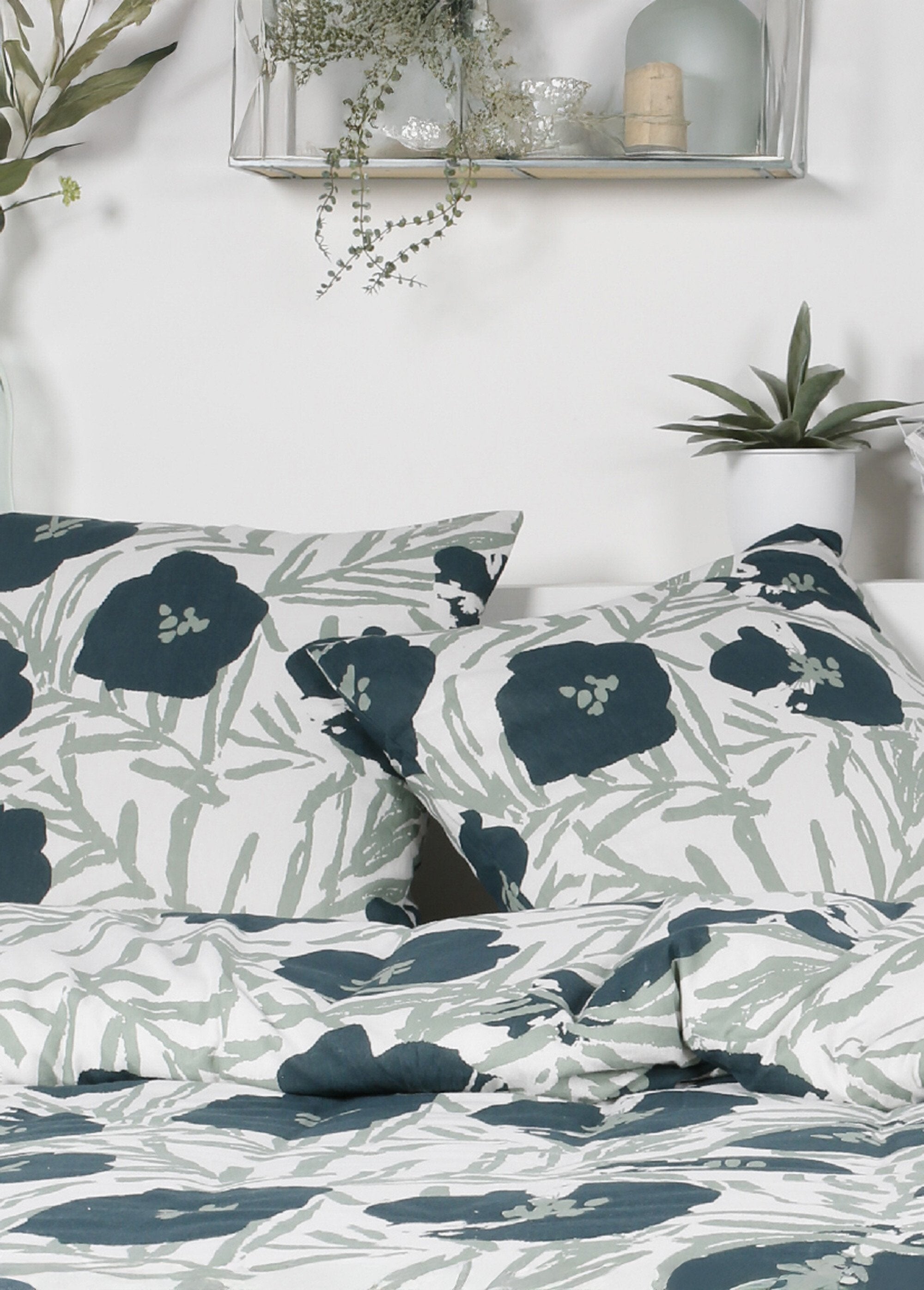 Flannel_bedding_set_240_x_220cm,_Poppies_Black_and_green_and_white_DE1_slim
