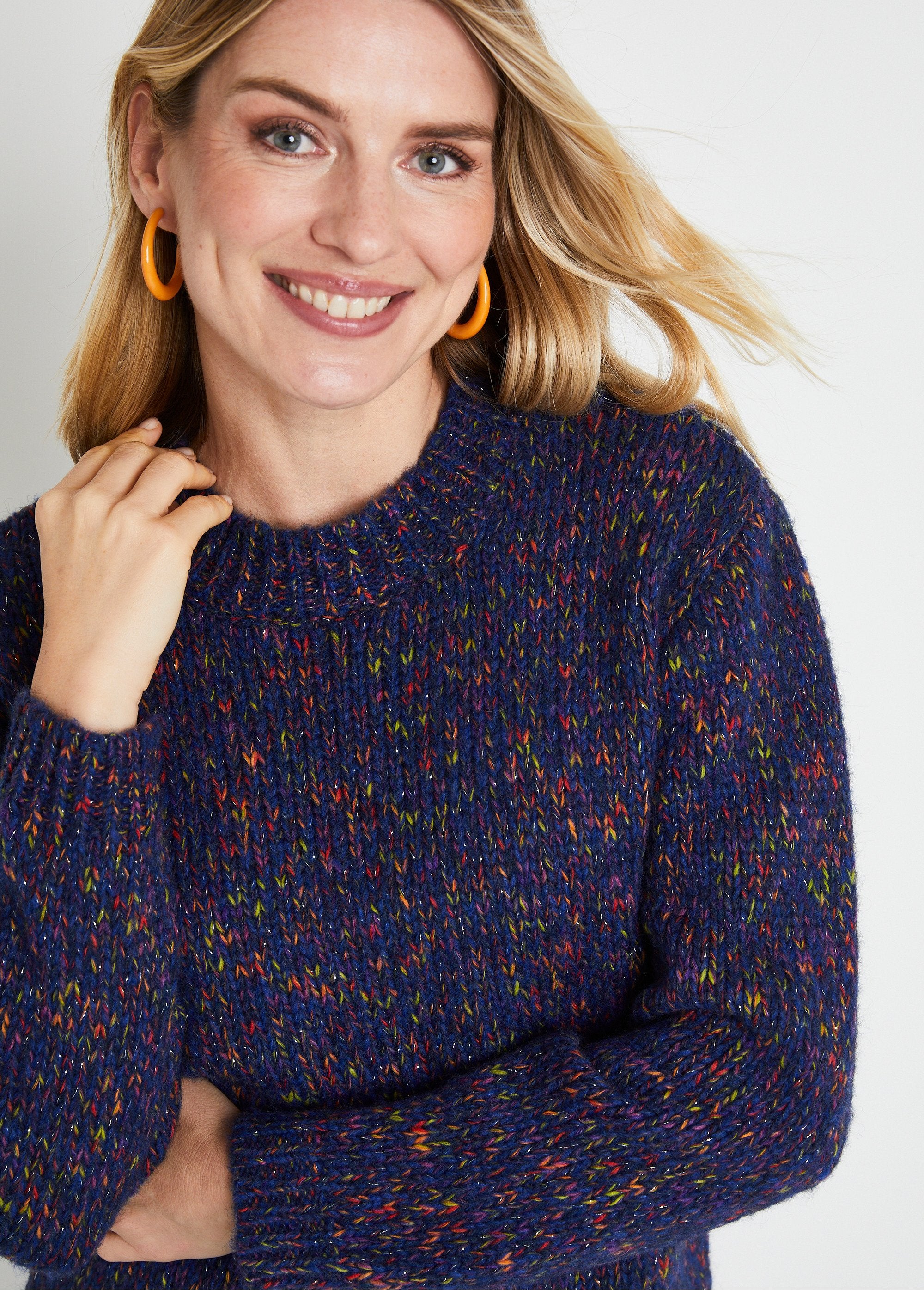 Warm_round-neck_sweater_in_wool_and_mohair_Navy_and_fuchsia_DE1_slim