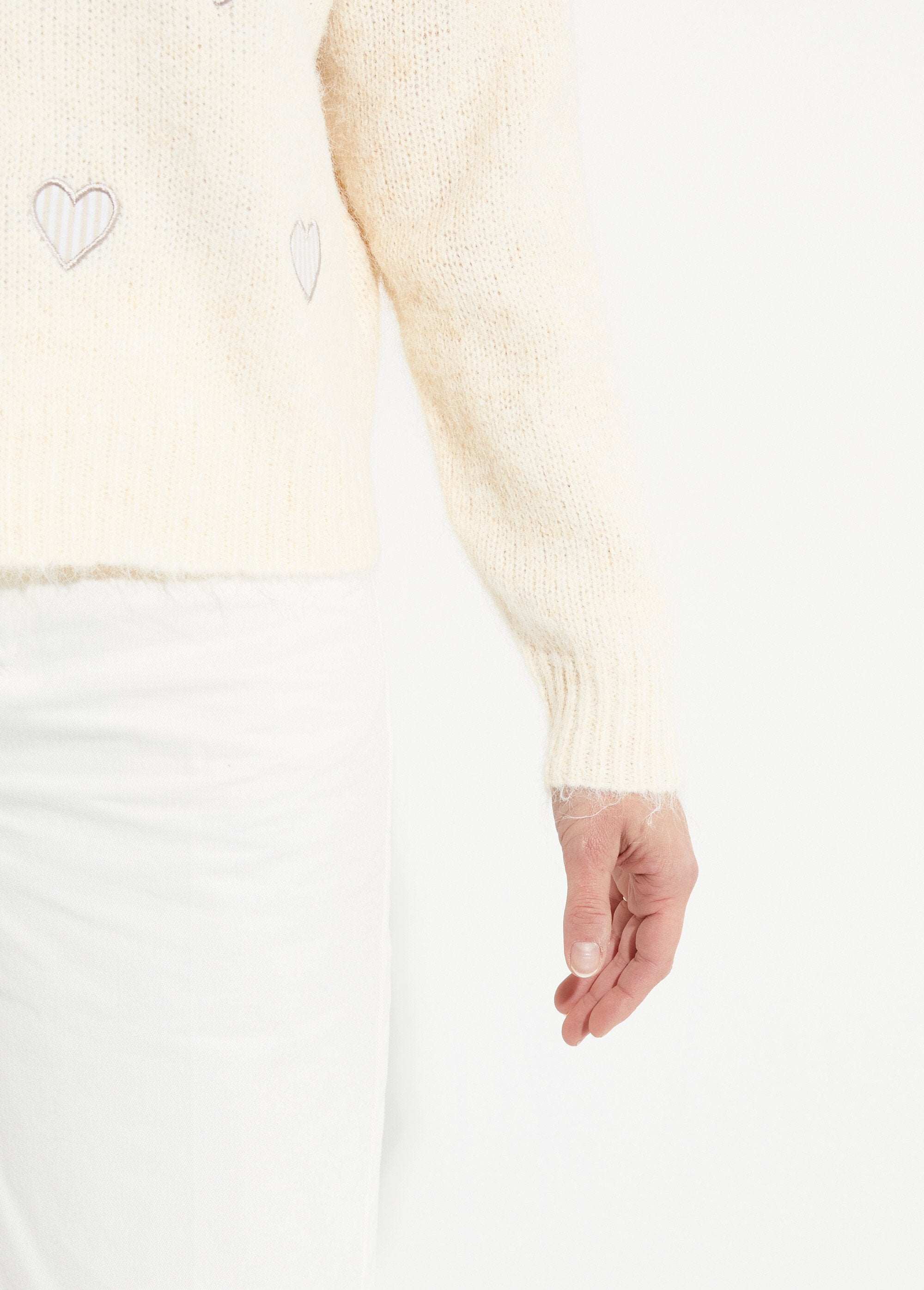 Striped_heart-patterned_crew_neck_sweater_with_wool_Ecru_DE2_slim