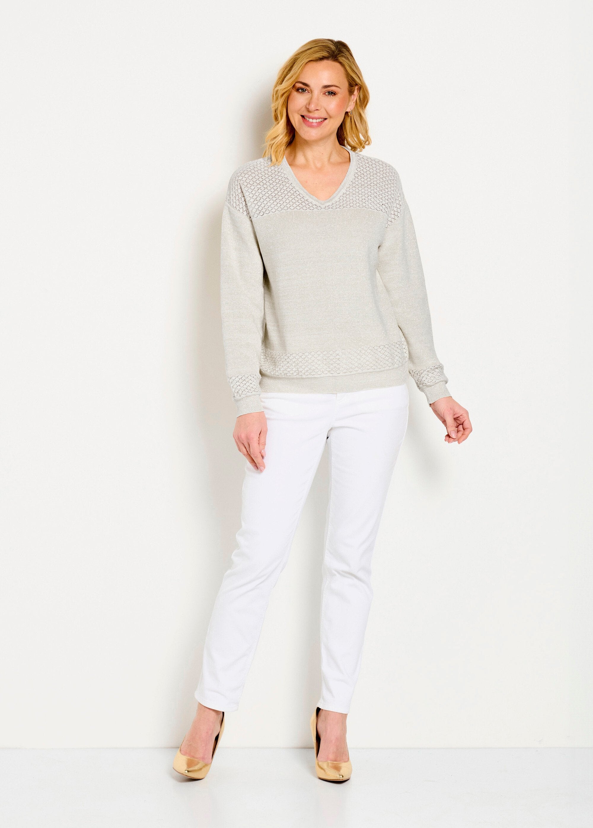 Soft_iridescent_short_sweater_with_V-neck_and_long_sleeves_Golden_beige_SF1_slim