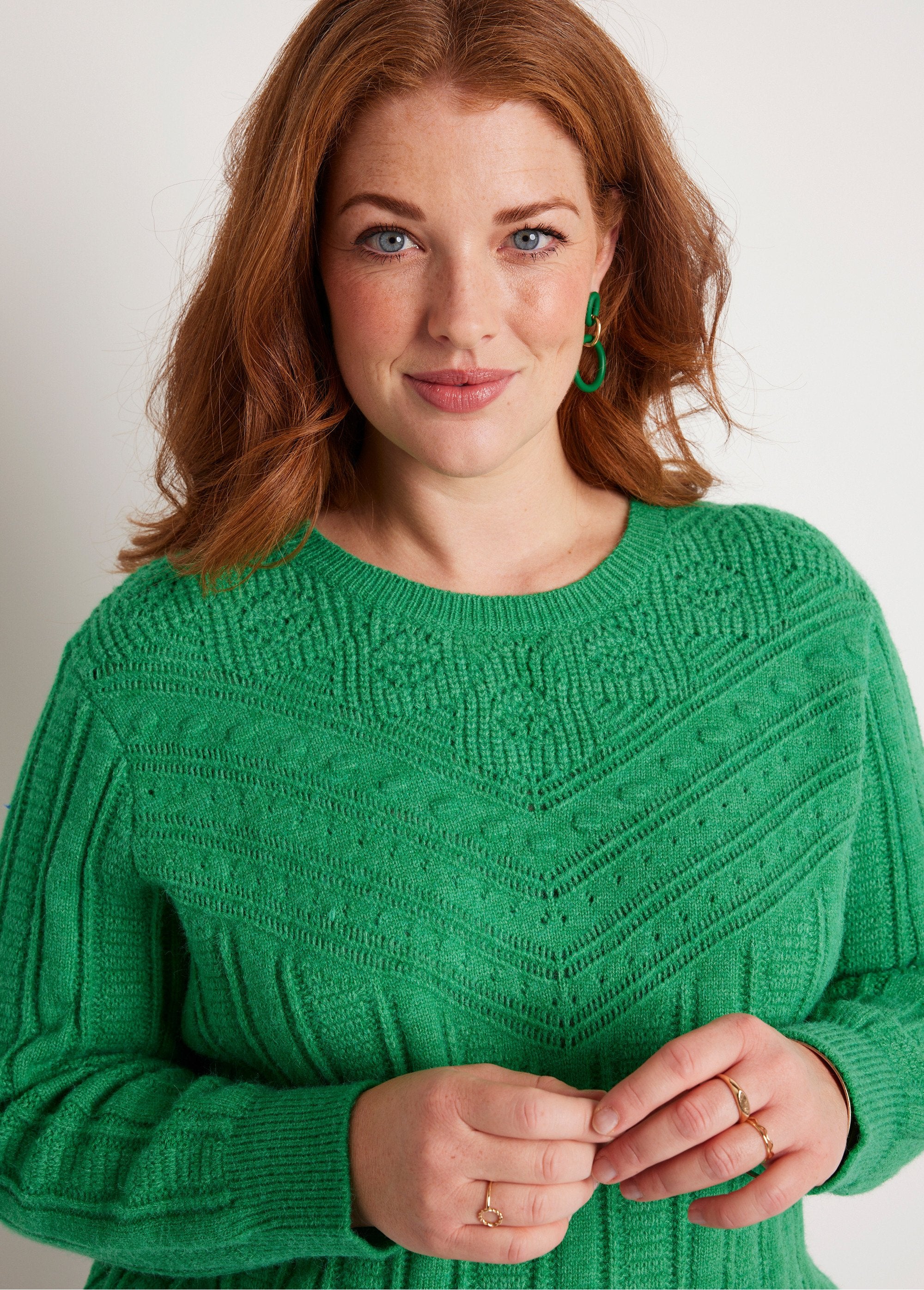 Soft_openwork_sweater_with_round_neck_balls_Green_DE1_curvy