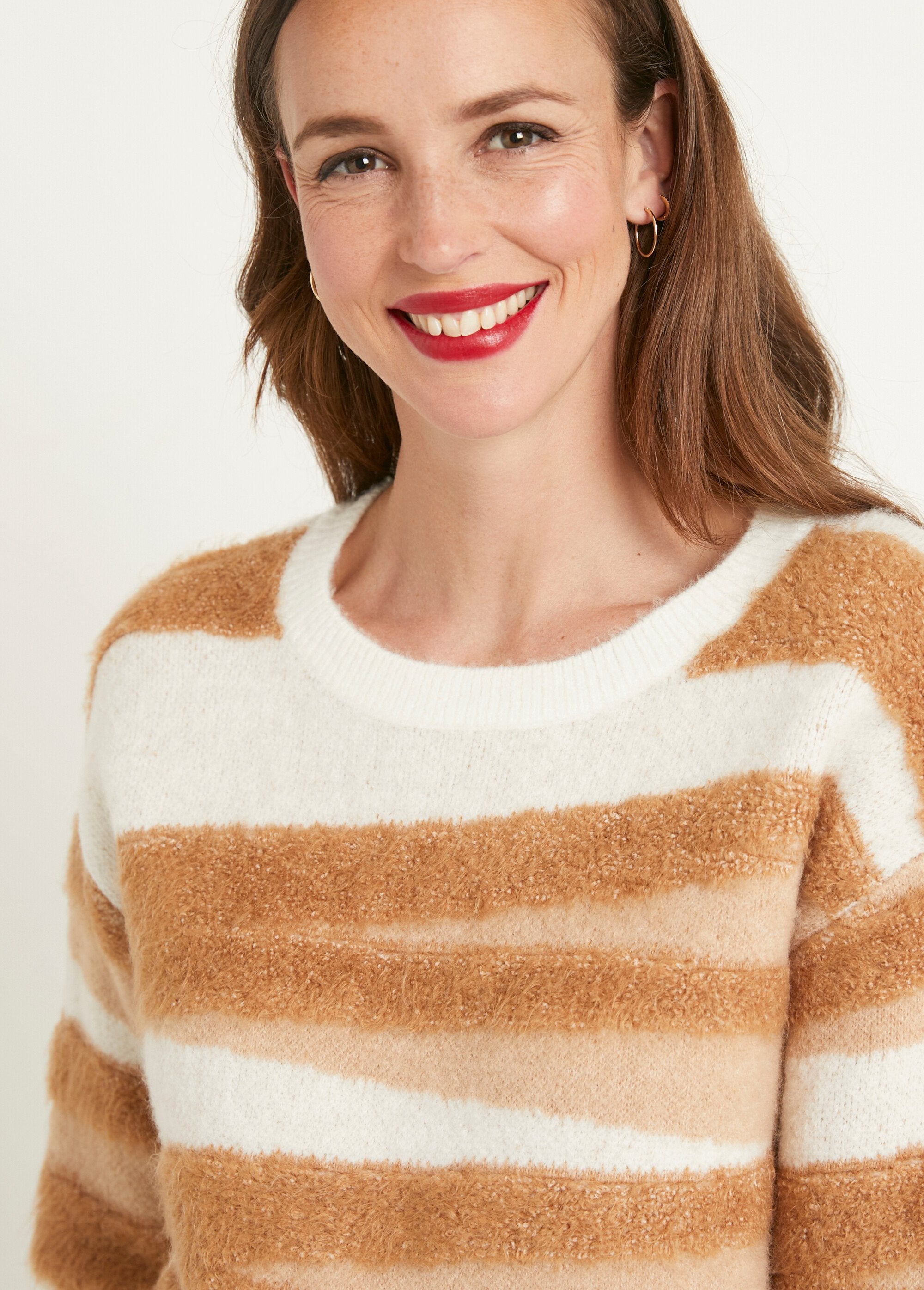 Soft_jacquard_sweater,_round_neck,_furry_knit_Ecru_and_beige_DE2_slim