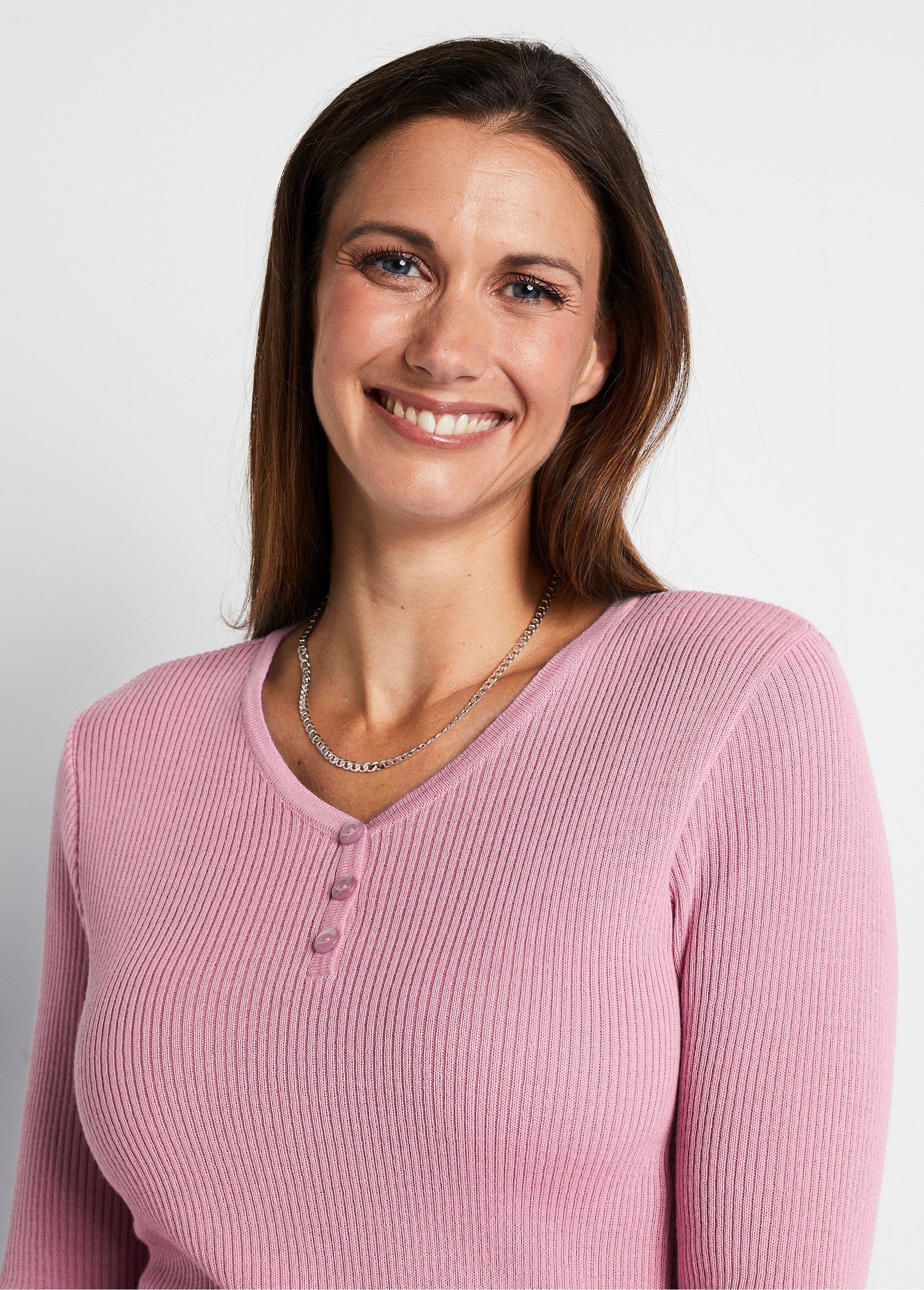 Tunisian_neckline_sweater_with_merino_wool_Powdery_pink_DE2_slim