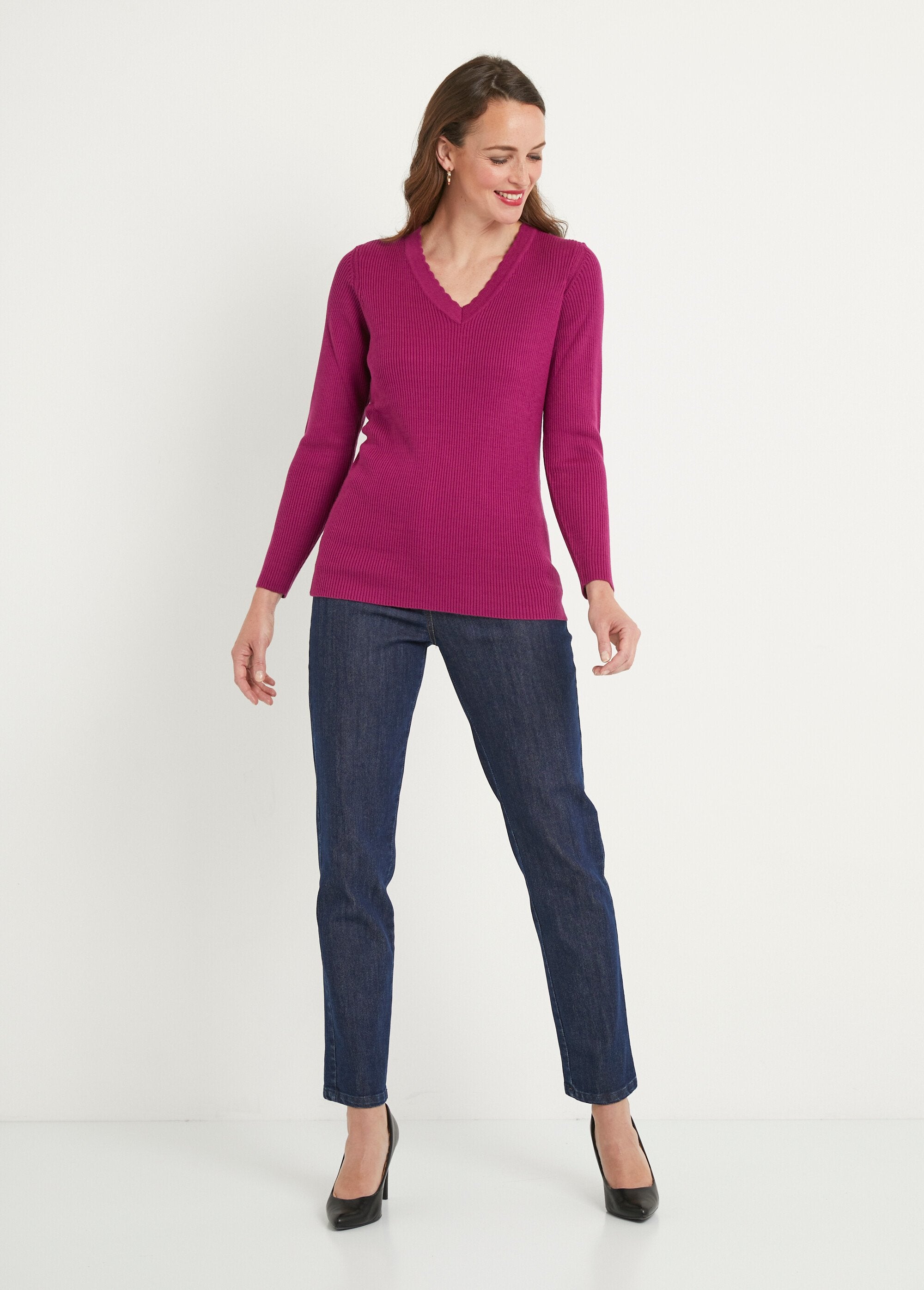 Slim-fit,_rib-knit_V-neck_sweater_Cyclamen_SF1_slim