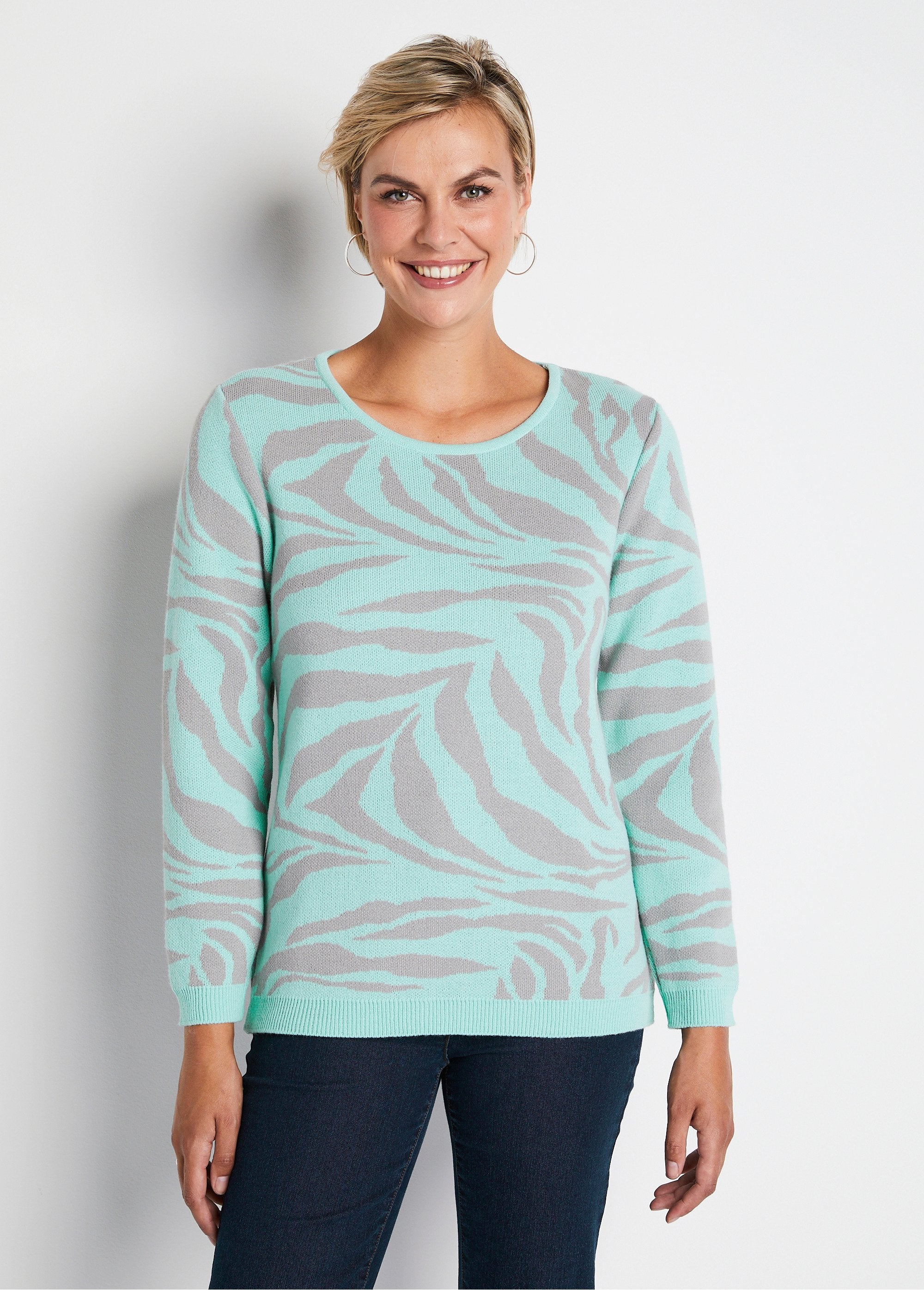 Soft_zebra_jacquard_round_neck_sweater_Onyx_and_gray_FA1_slim