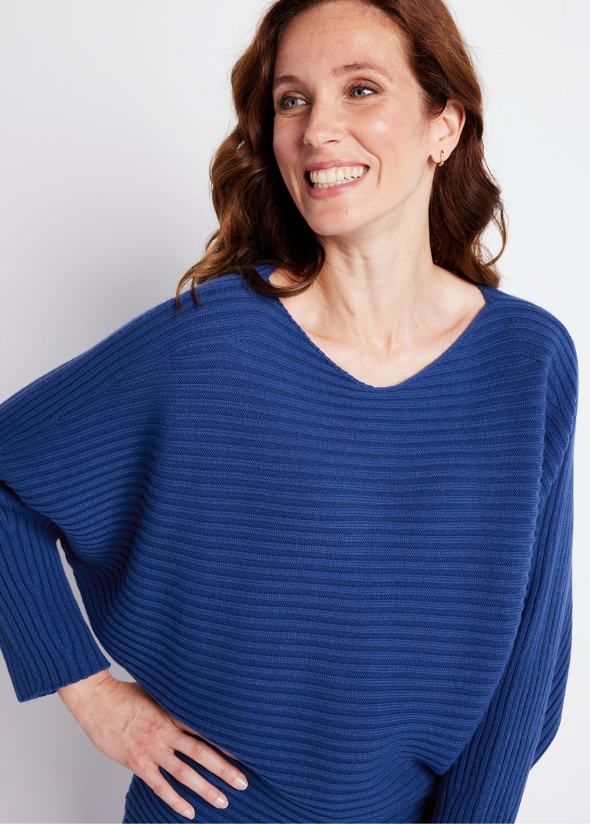 Ribbed_knit_sweater_with_batwing_sleeves_Blue_DE1_slim