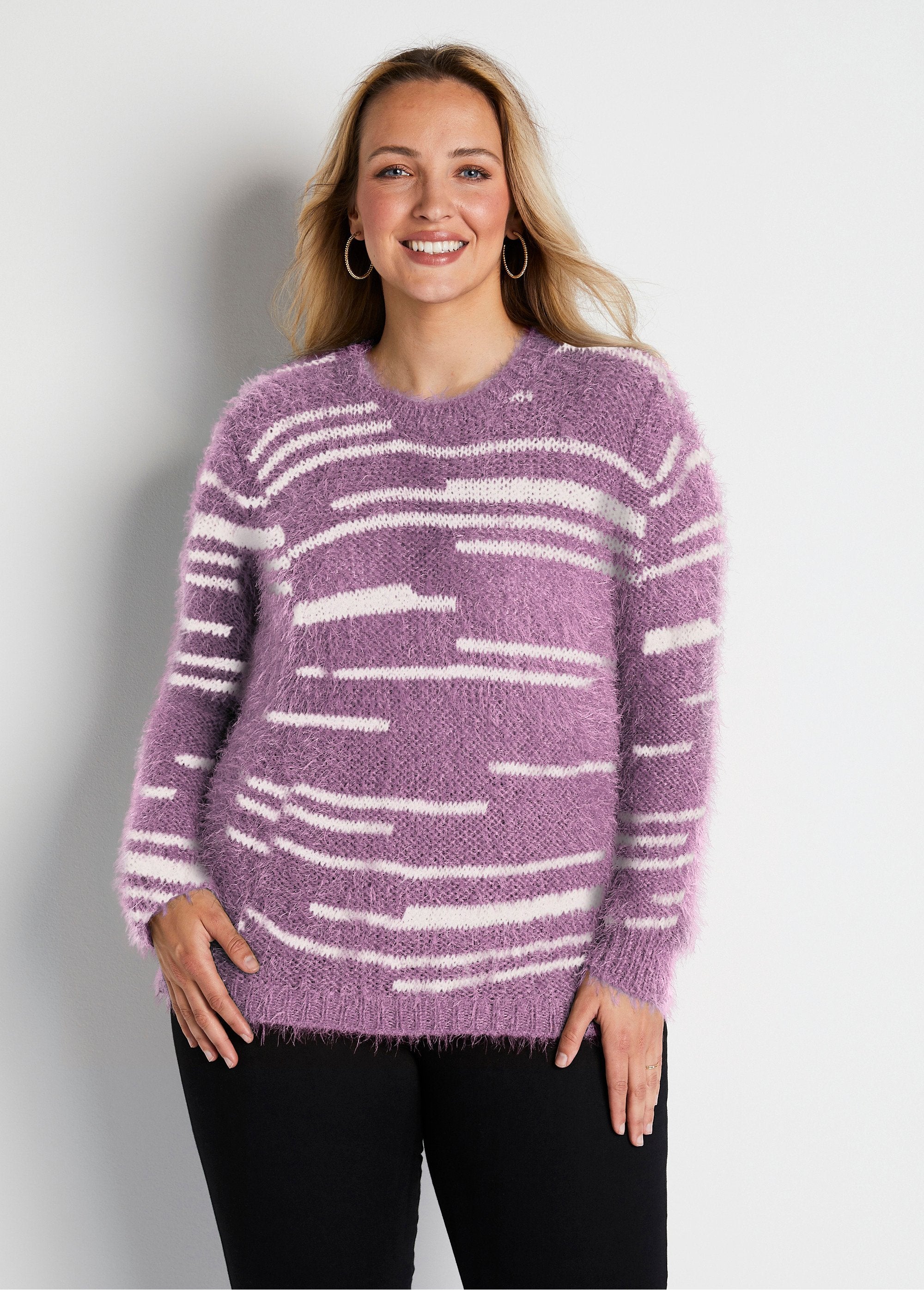 Soft_knit_hairy_effect_sweater_Parma_and_ecru_FA1_curvy