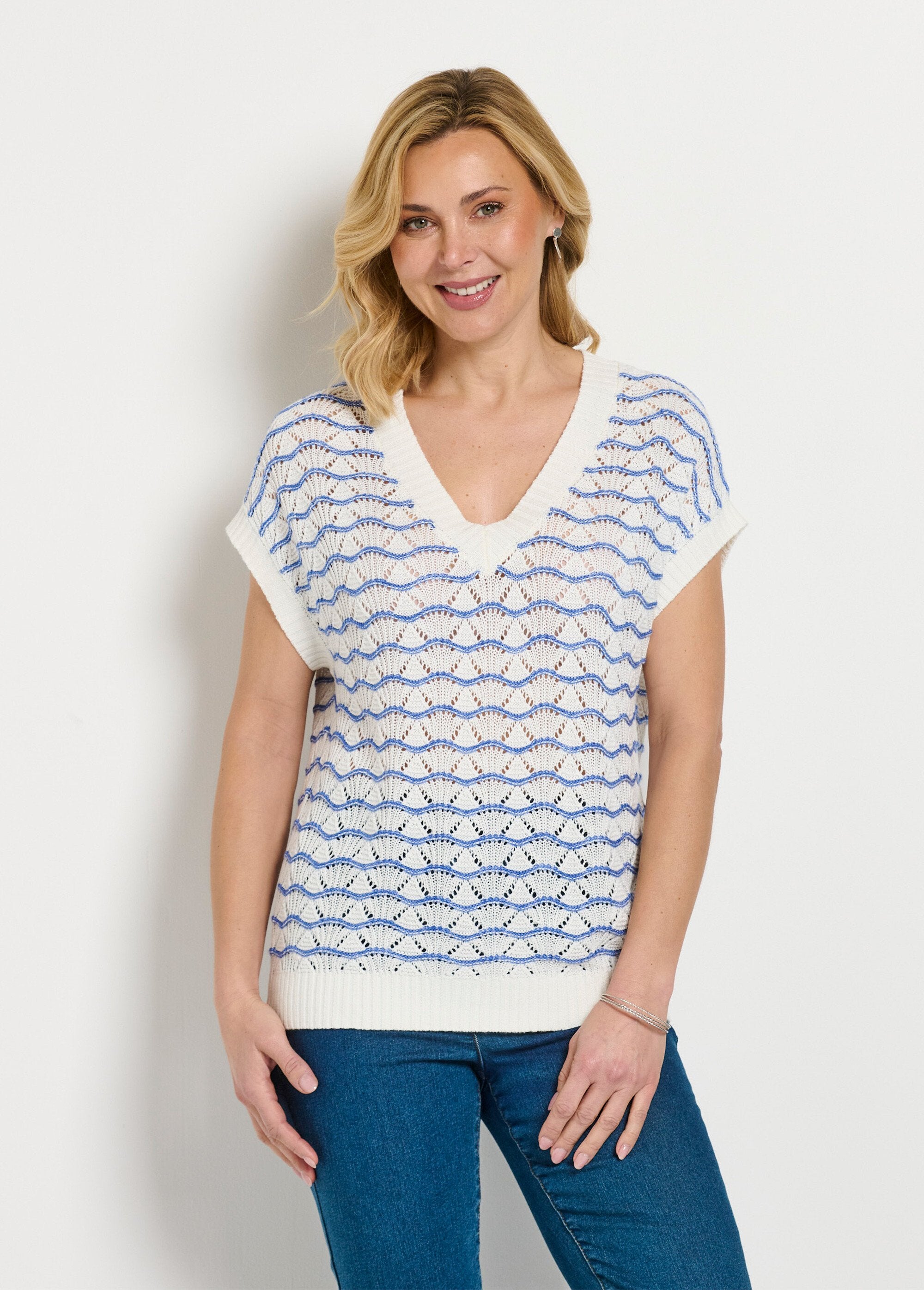 Two-tone_openwork_V-neck_sleeveless_sweater_Ecru_and_blue_FA1_slim