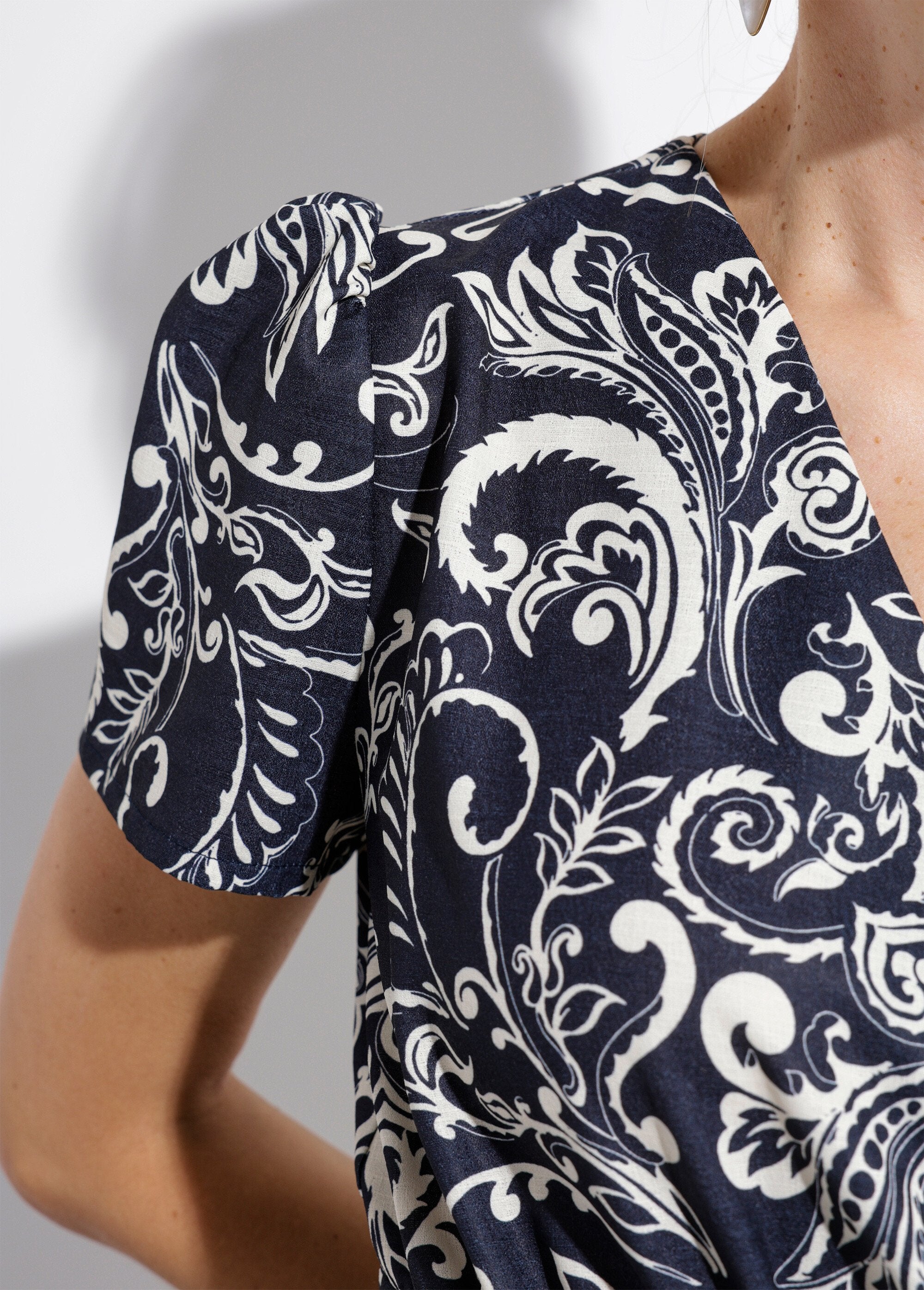 Robe_longue_cache-coeur_taille_élastiquée_Noir_et_ecru_DE2_slim