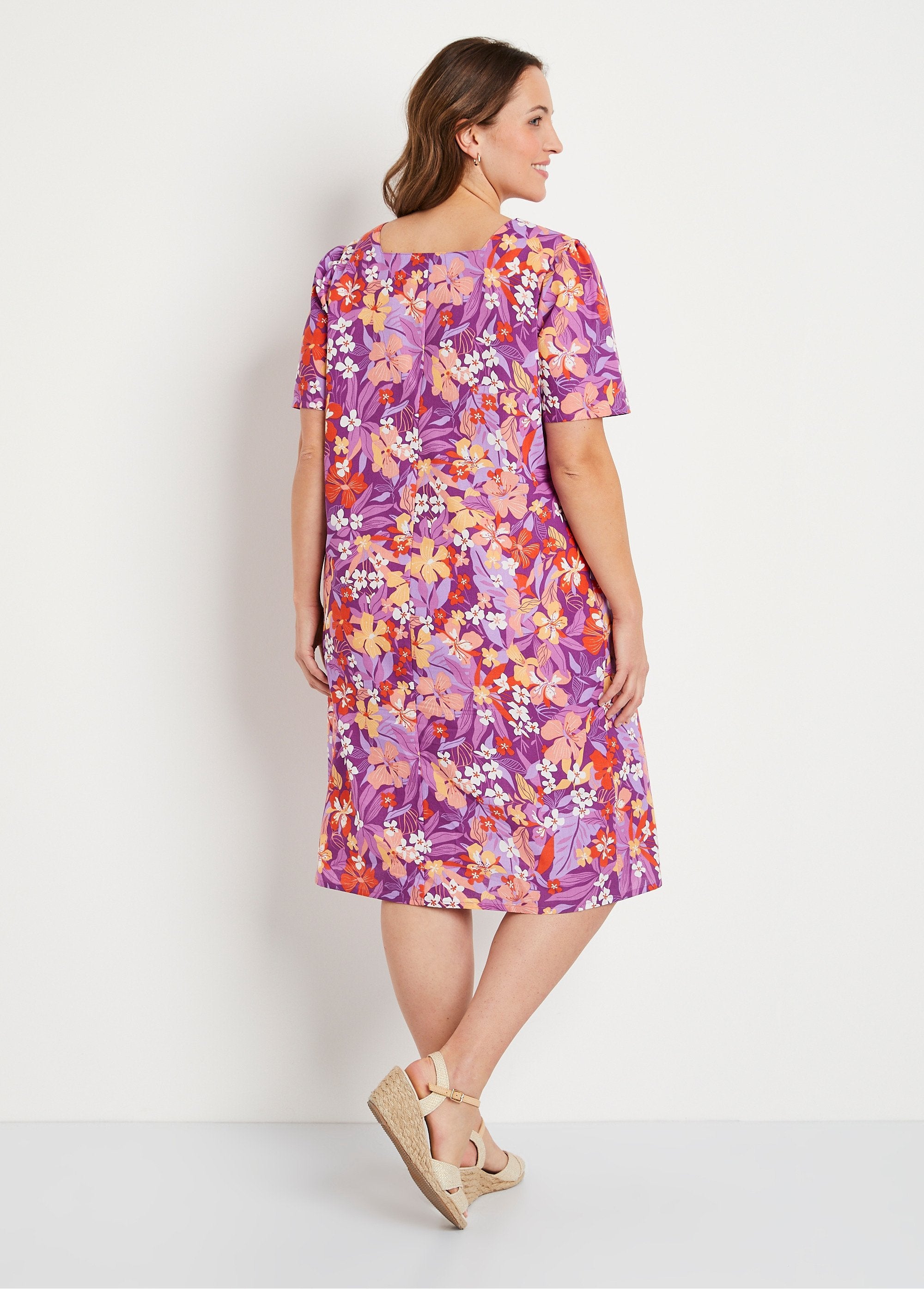 Short_apron_dress_with_short_sleeves_Purple_and_orange_DO1_curvy