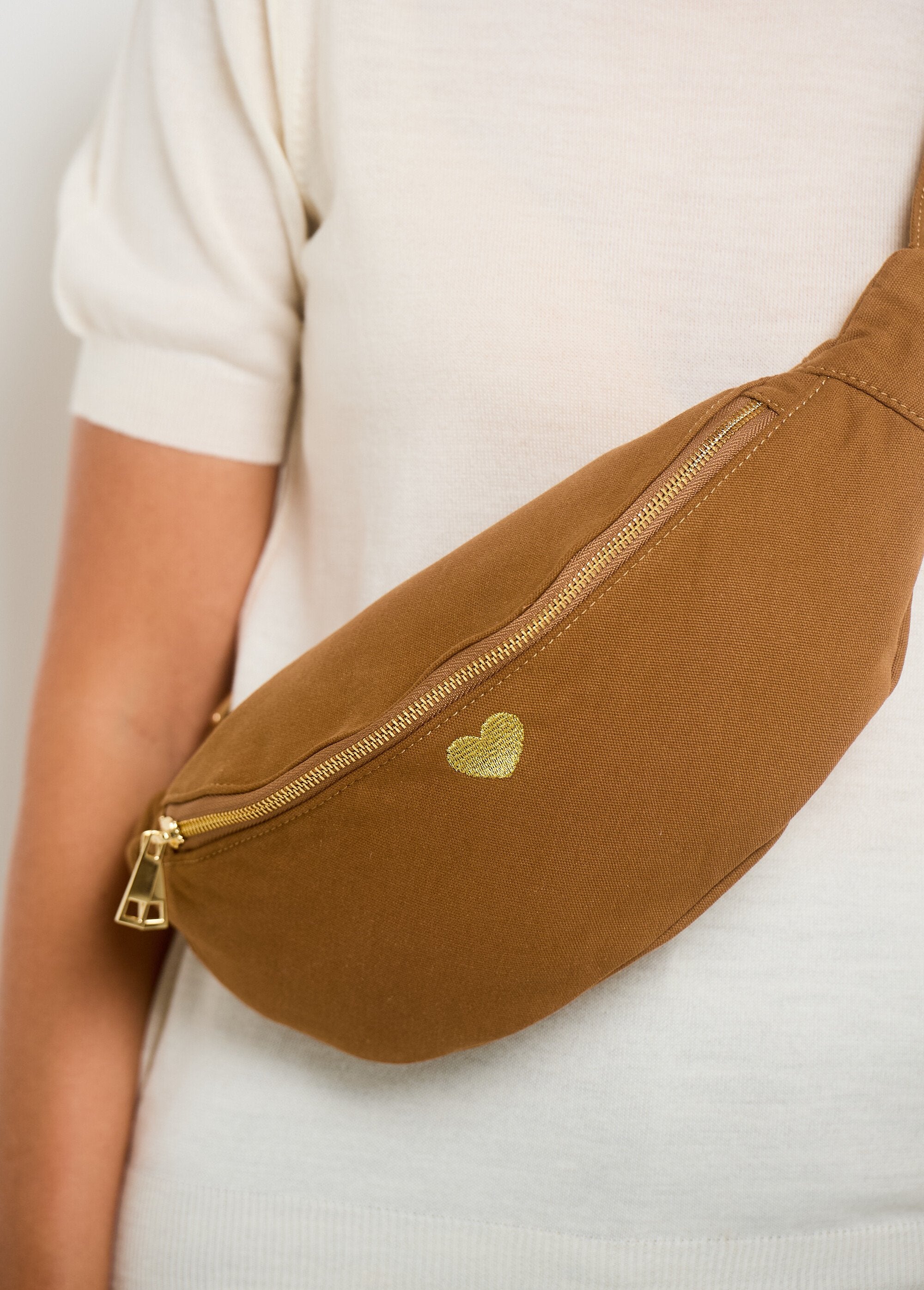 Sac_banane_uni_zippé_broderie_cur_Camel_DE1_slim