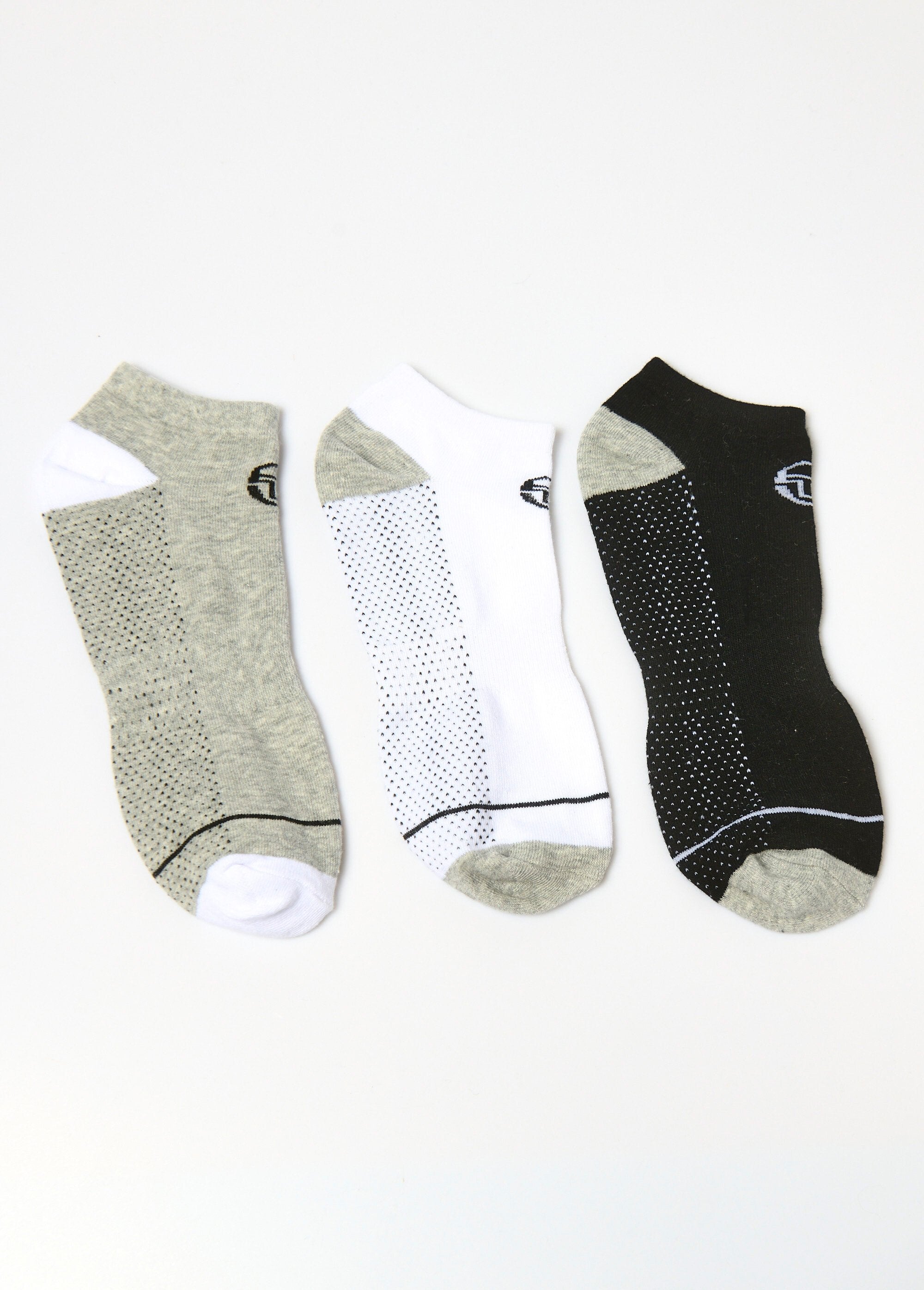 Pack_of_3_assorted_logo_socks_Gray_and_black_and_white_FA1_slim