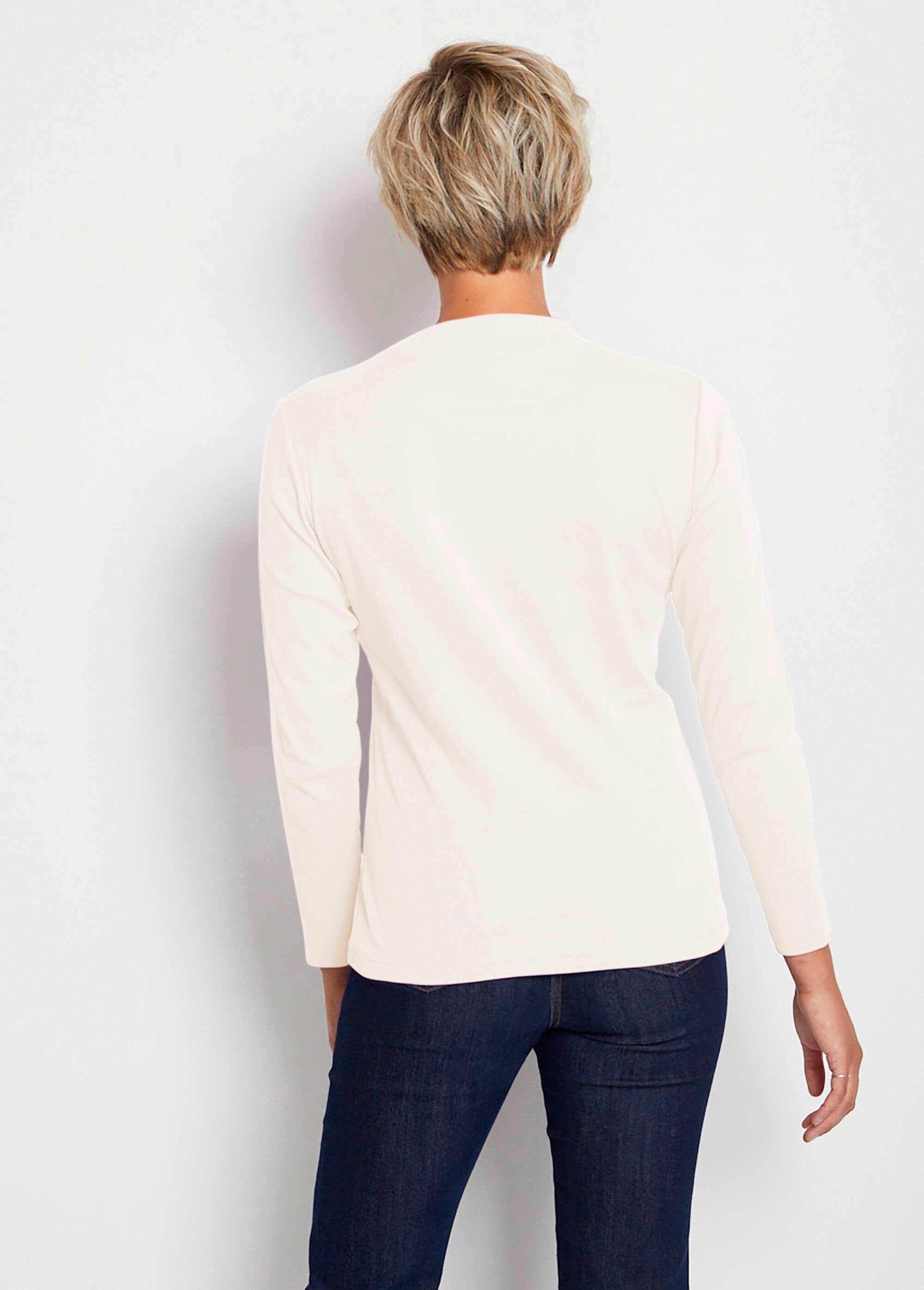 Long_supple_soft_knit_undershirt_Plain_natural_DO1_slim