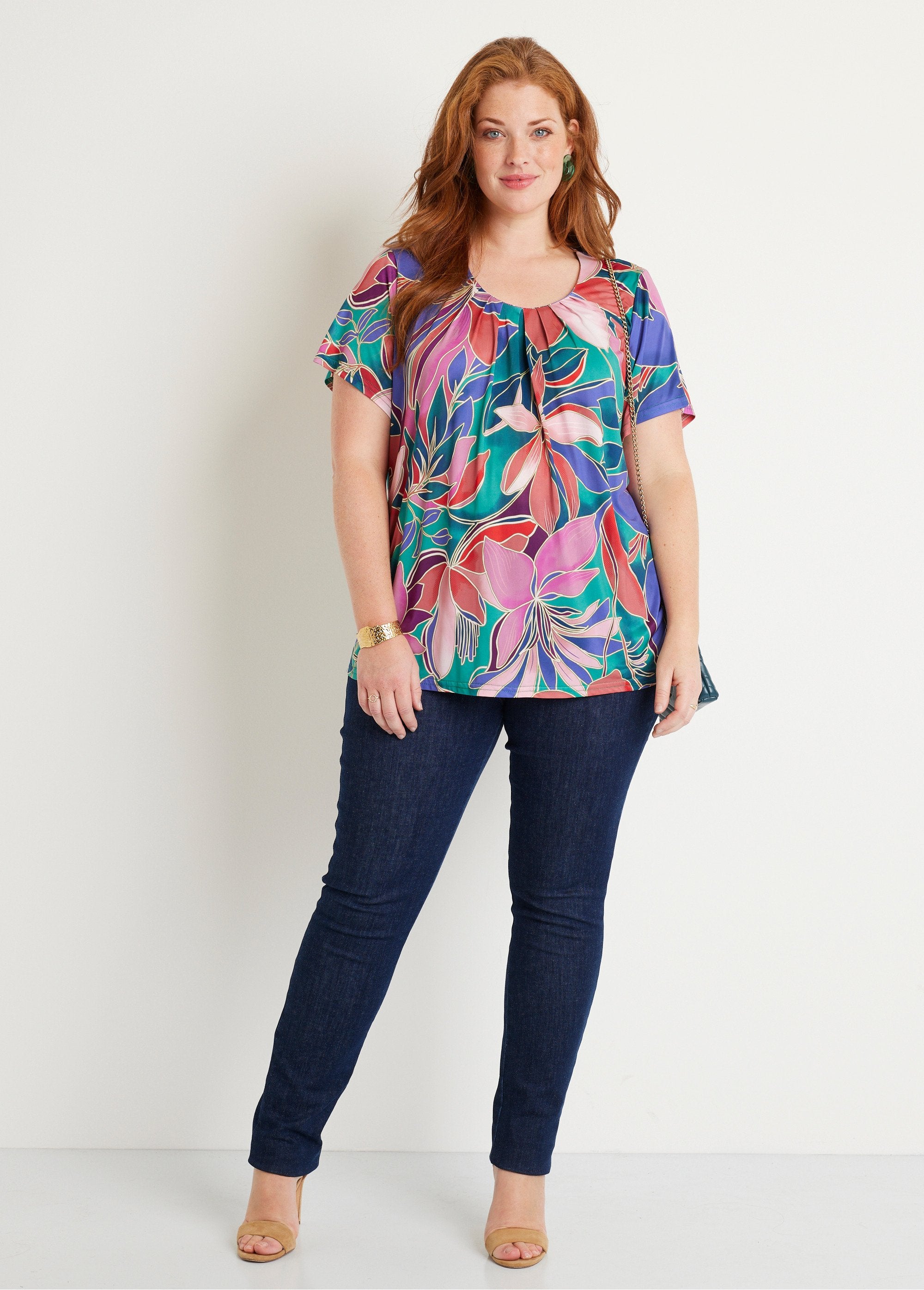 Loose_long_floral_t-shirt_with_short_sleeves_Pink_and_green_SF1_curvy