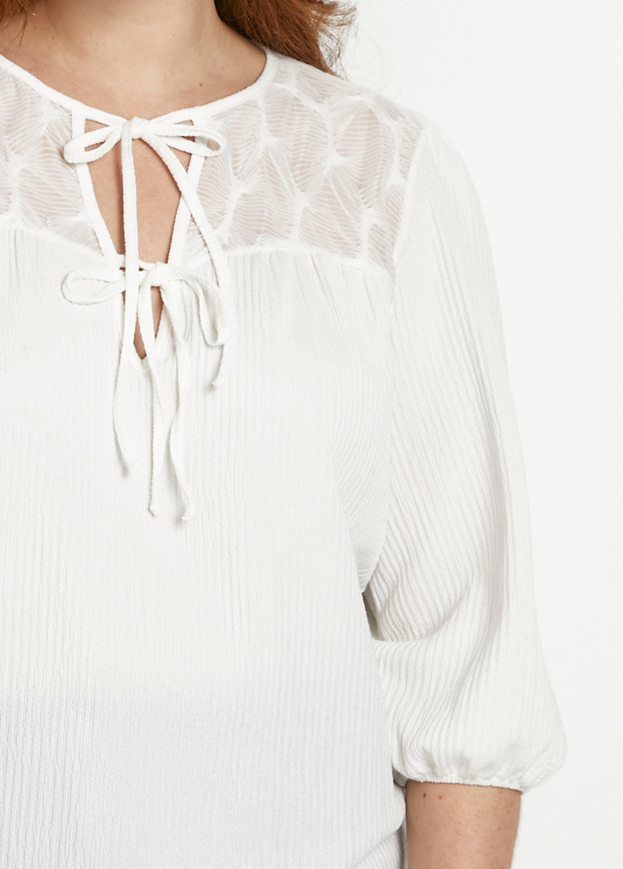 V-neck_t-shirt_with_3/4_voile_sleeves_White_DE1_curvy