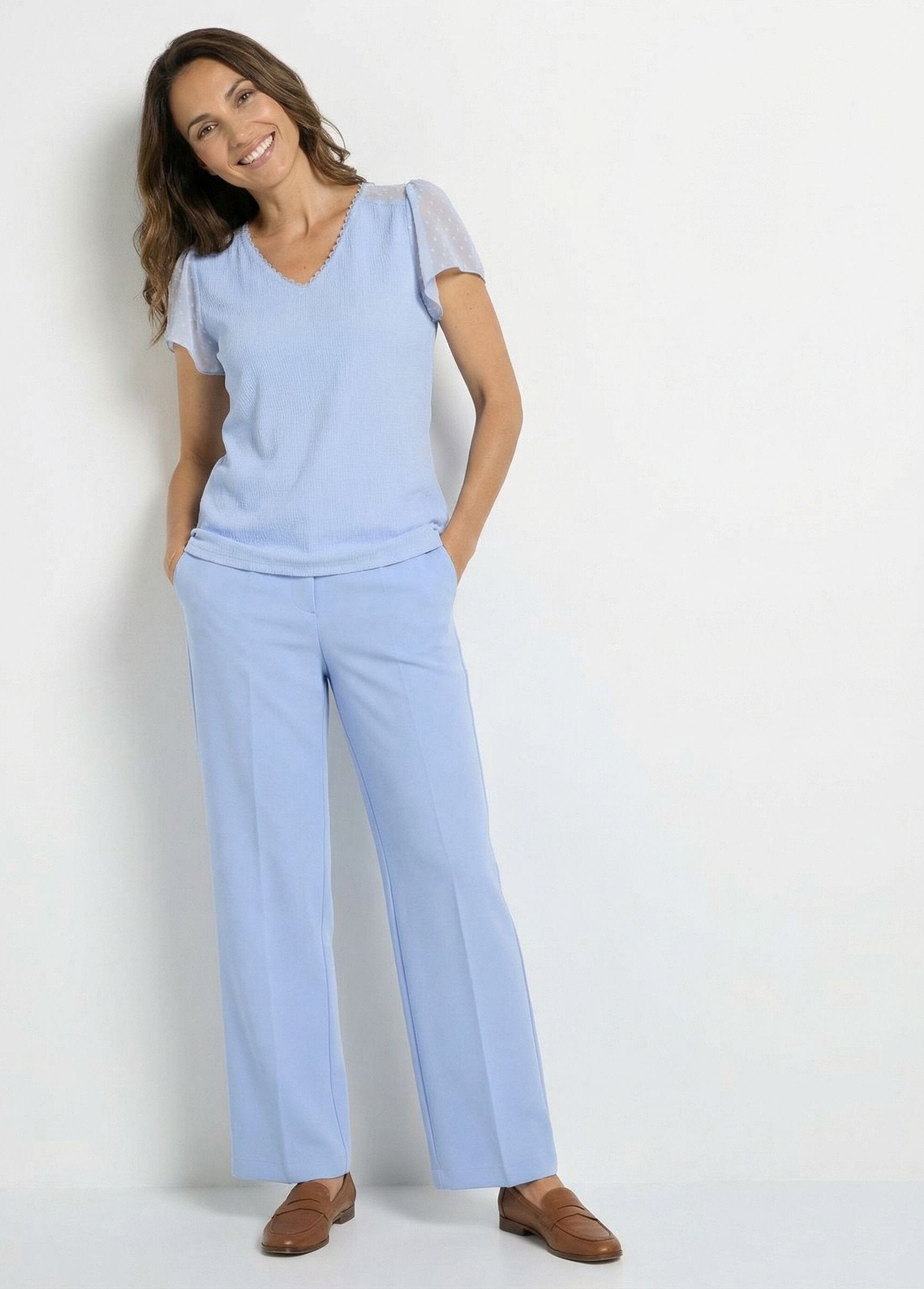 Short-sleeved_V-neck_polka_dot_t-shirt_Blue_SF1_slim