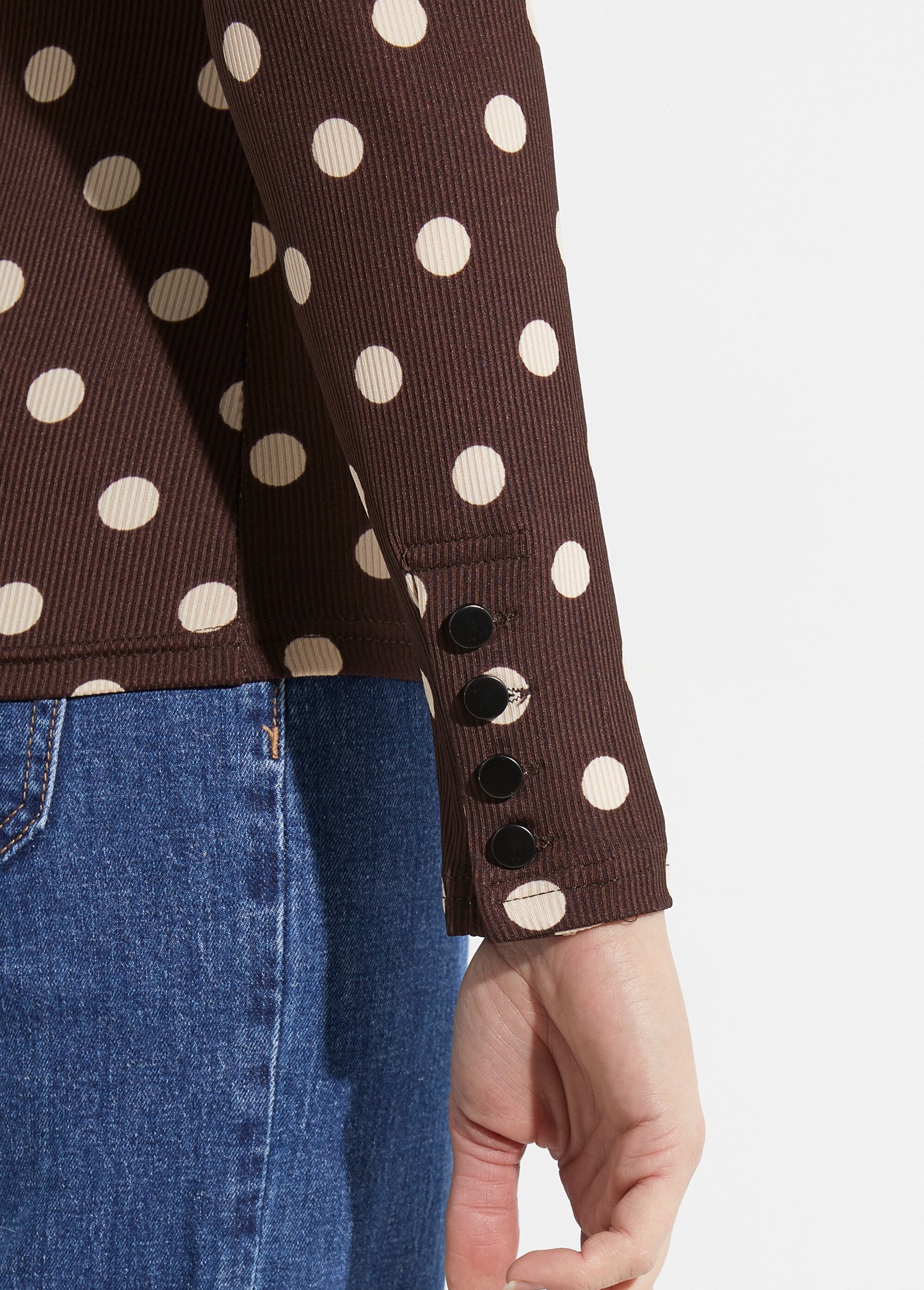 Ribbed_polka_dot_T-shirt_with_a_high_neck_Chocolate_DE1_slim