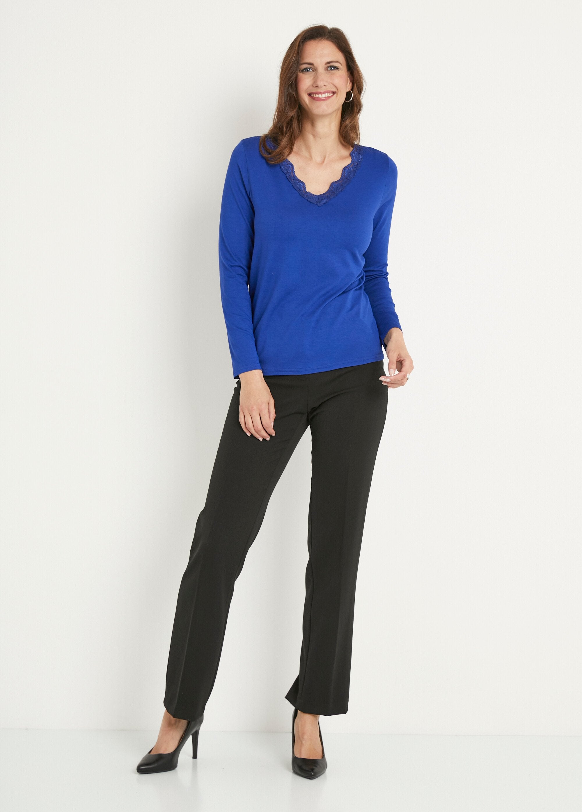 Short_lace_V-neck_long-sleeved_t-shirt_Hard_blue_SF1_slim