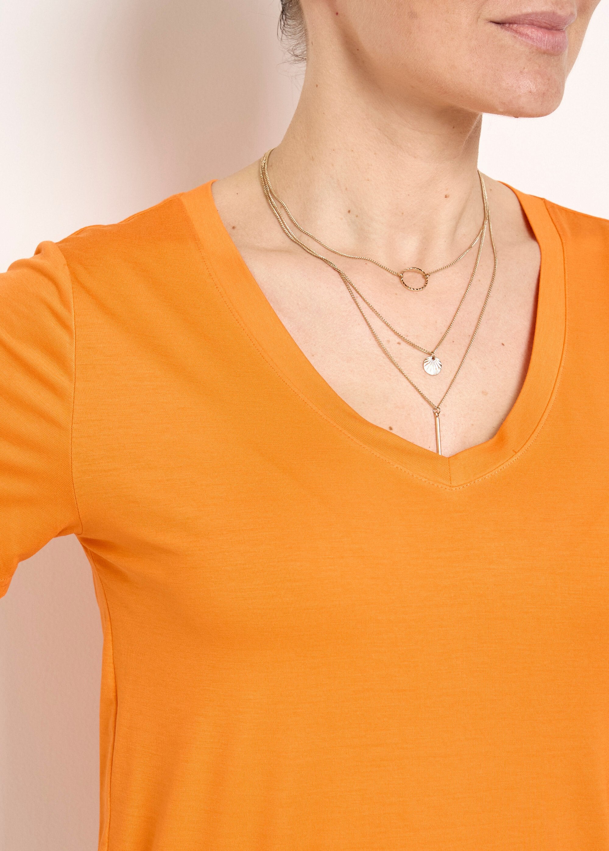 Short-sleeved_V-neck_fluid_t-shirt_Orange_DE1_slim