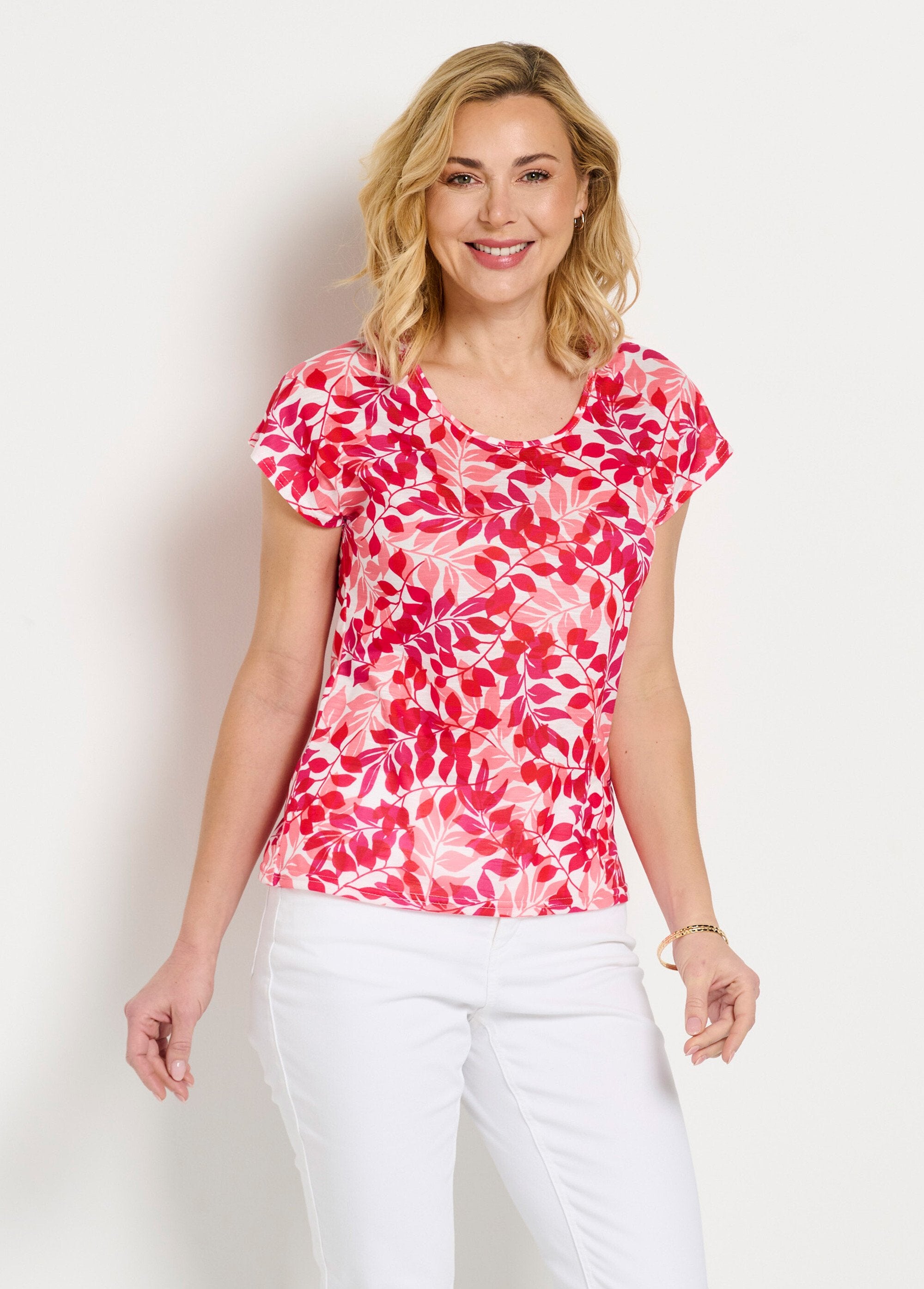 Short-sleeved_T-shirt_with_leaf_print_and_round_neck_Red_and_pink_FA1_slim