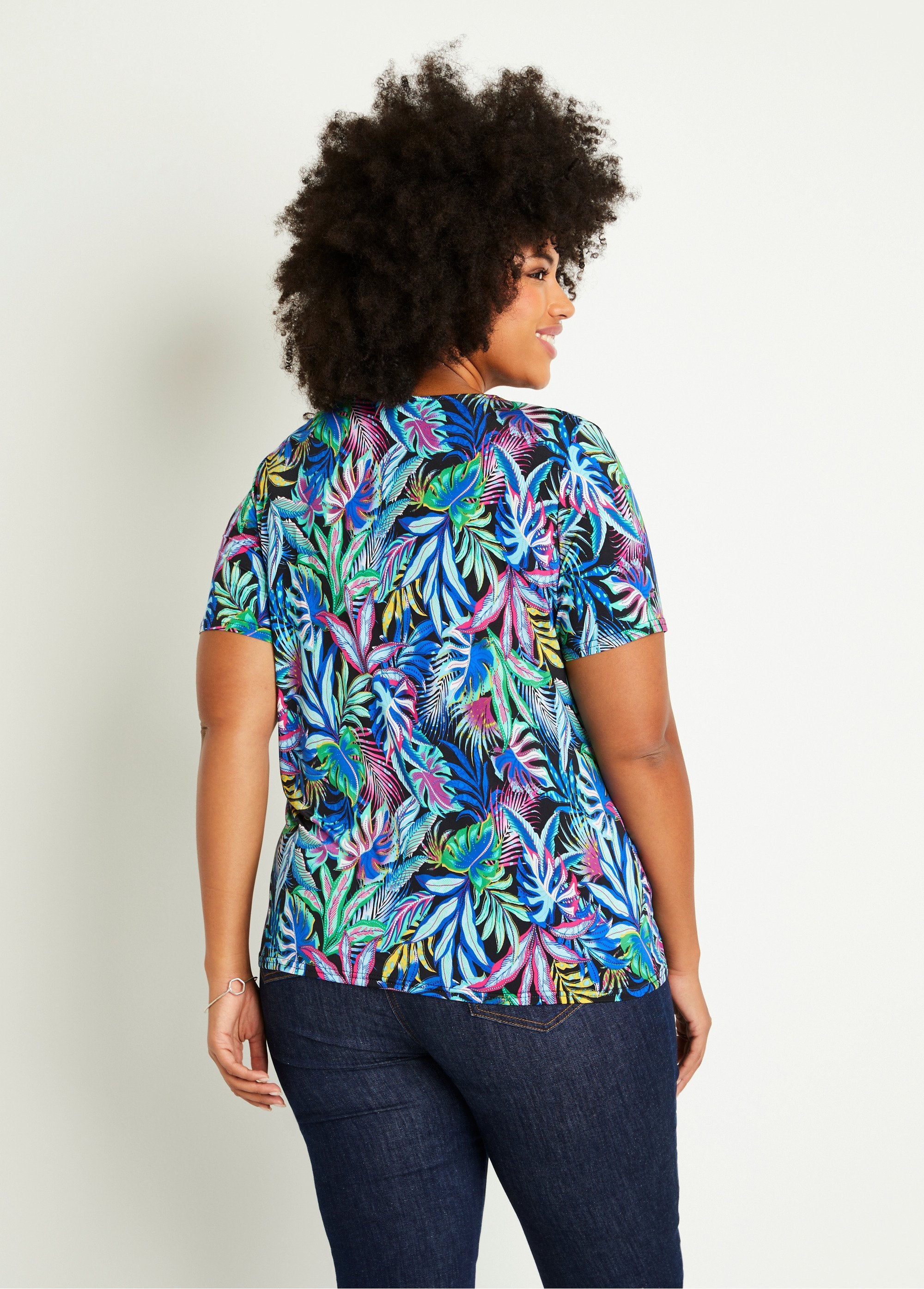 Plain_or_printed_short-sleeved_T-shirt_Blue_print_DO1_curvy