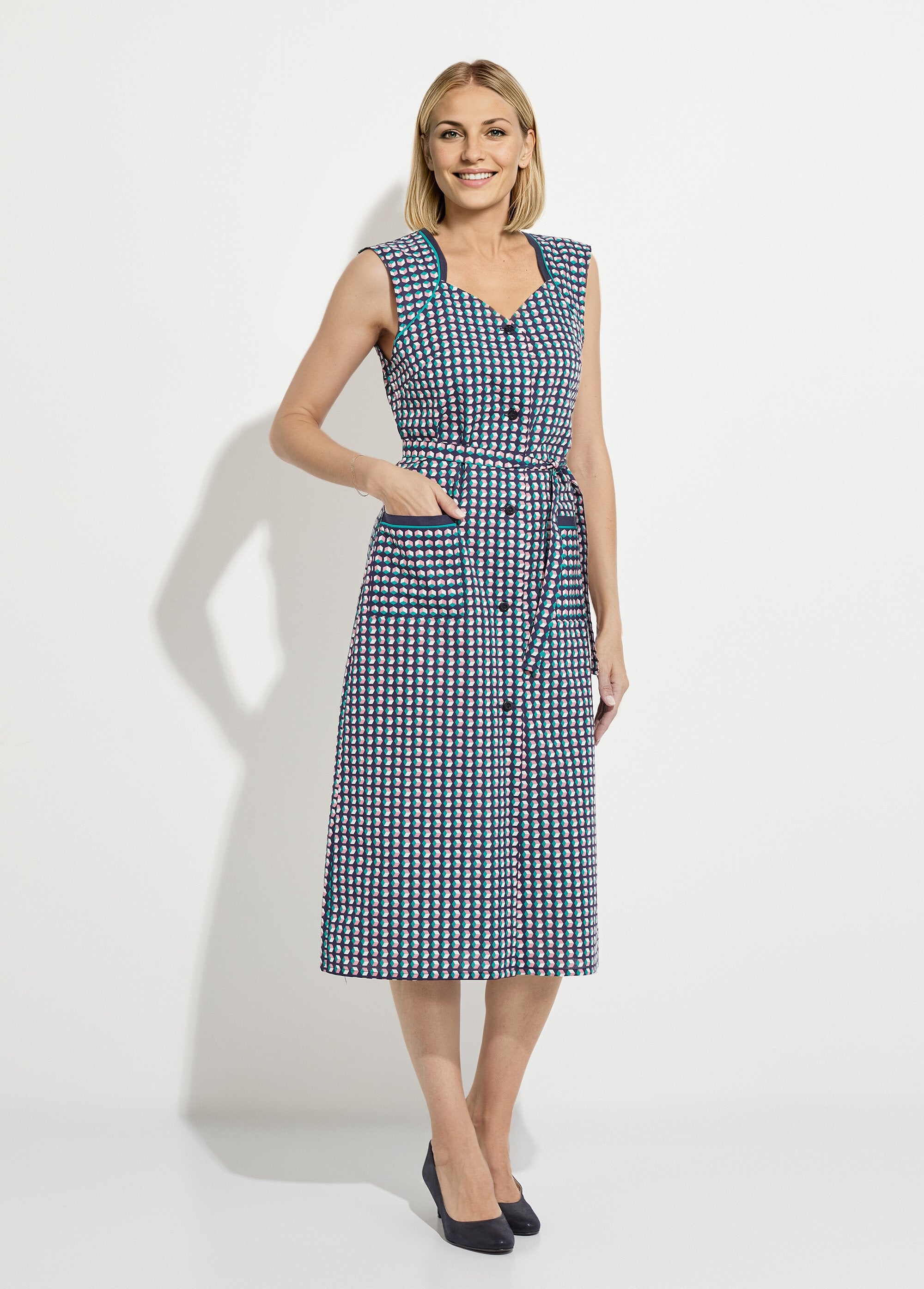 Sleeveless_button-down_apron_with_graphic_print_Green_FA1_slim