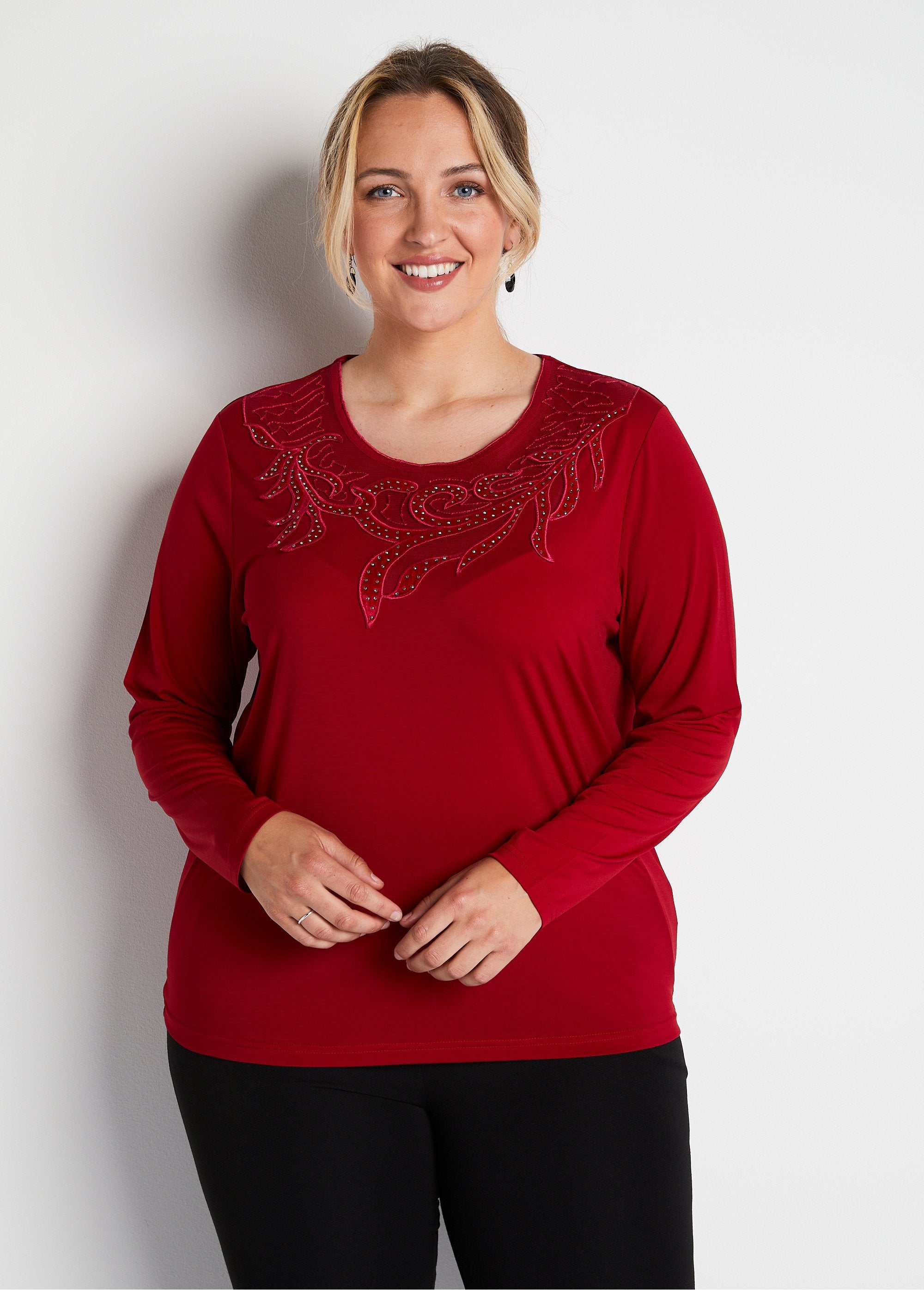 T-shirt_court_col_rond_résille_brodé_strass_Rouge_FA1_curvy