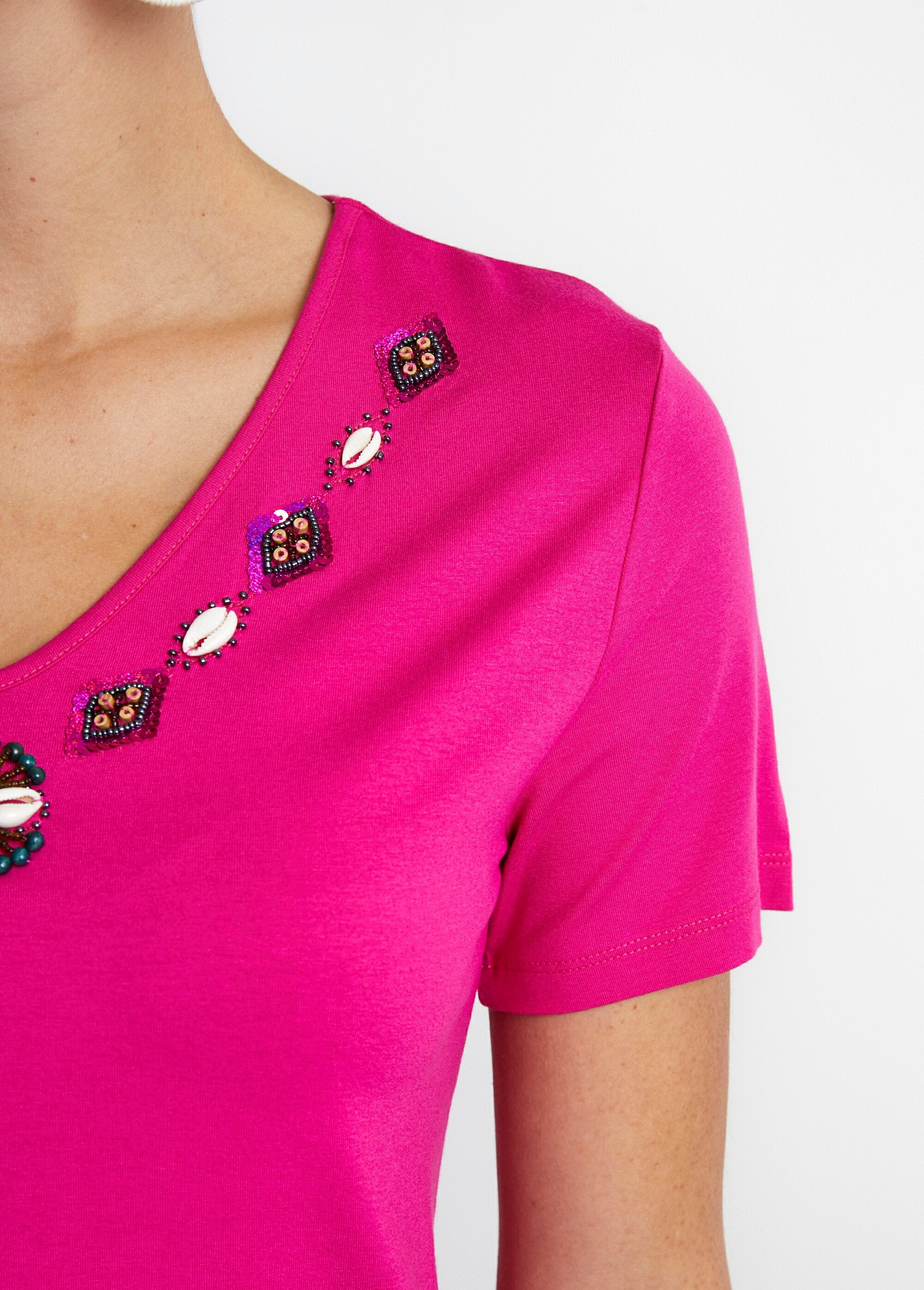 Jeweled_V-neck_long_t-shirt_Fuchsia_DE3_slim