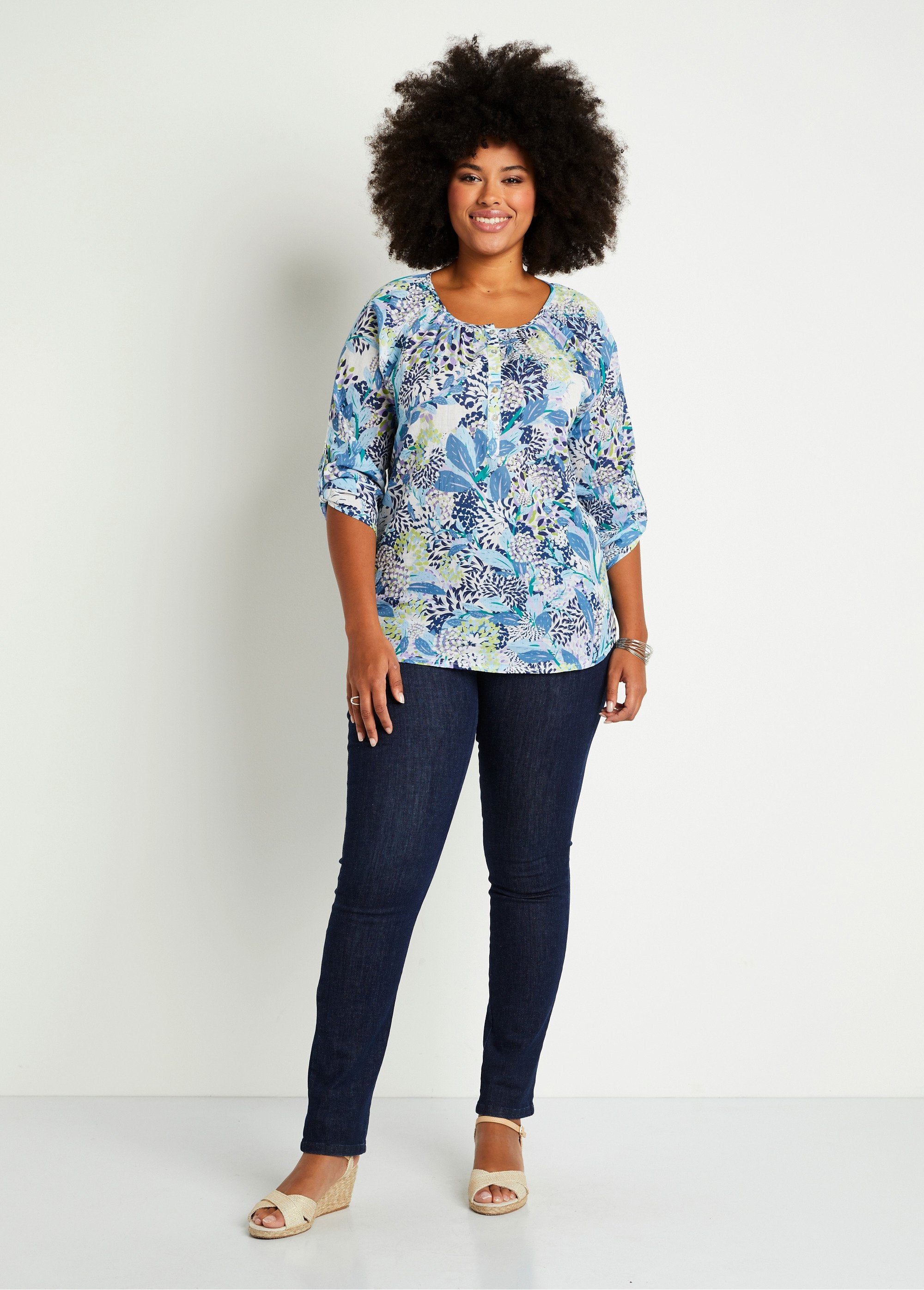 Long_floral_buttoned_tunic_Blue_and_white_SF1_curvy