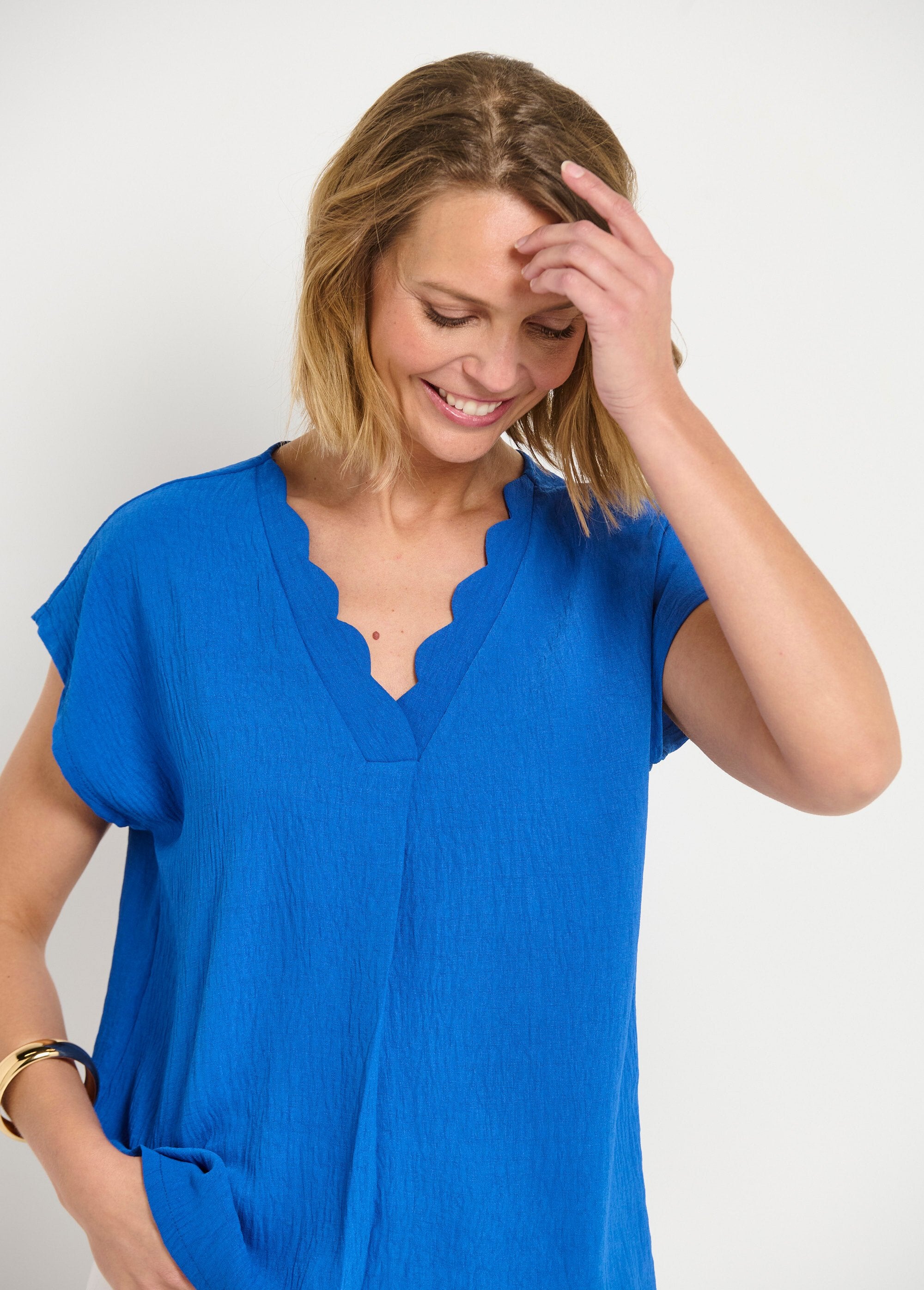 Scalloped_V-neck_tunic_with_kimono_sleeves_Royal_blue_DE1_slim