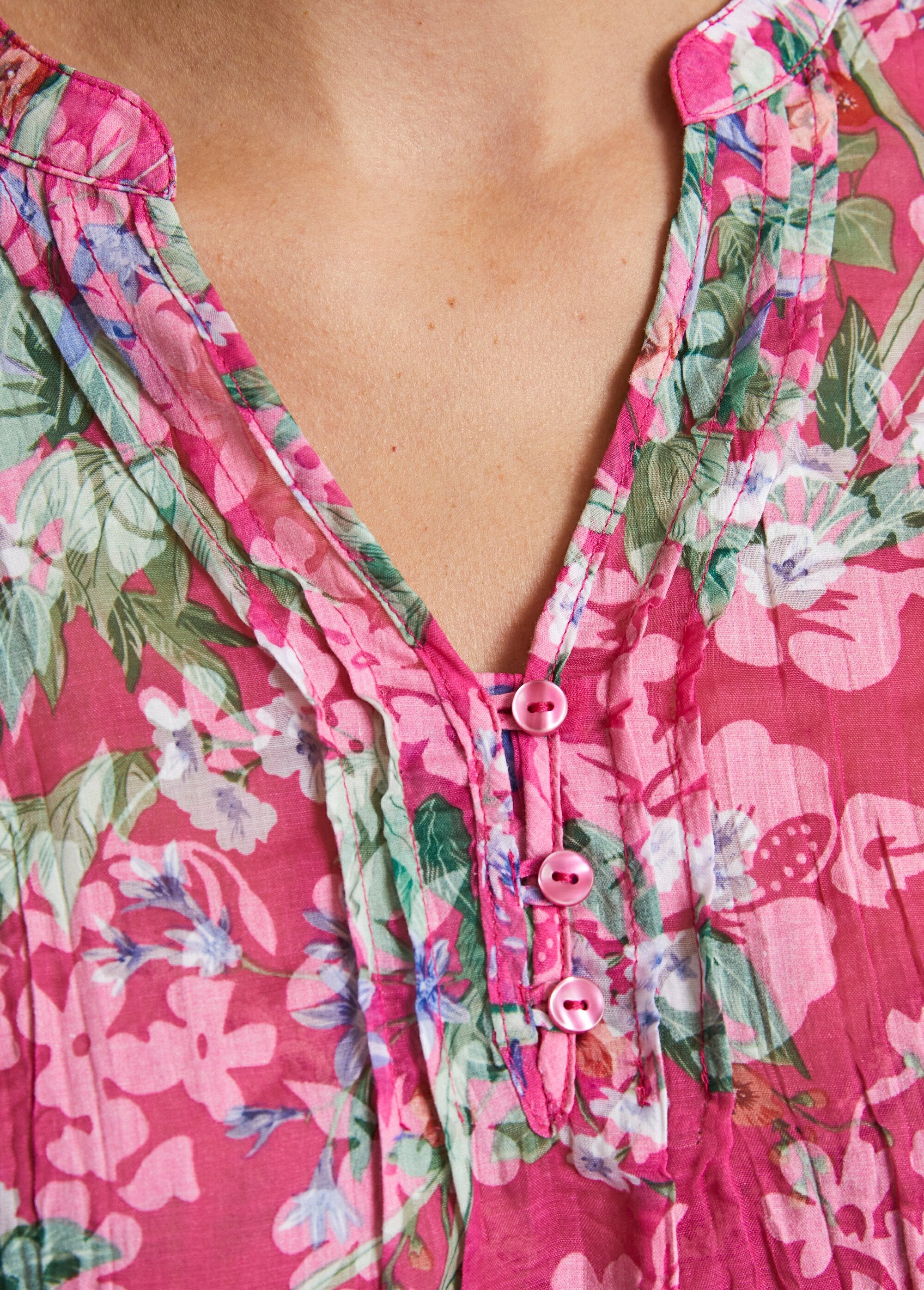 Loose_floral_3/4_sleeve_tunic_Fuchsia_background_DE4_slim