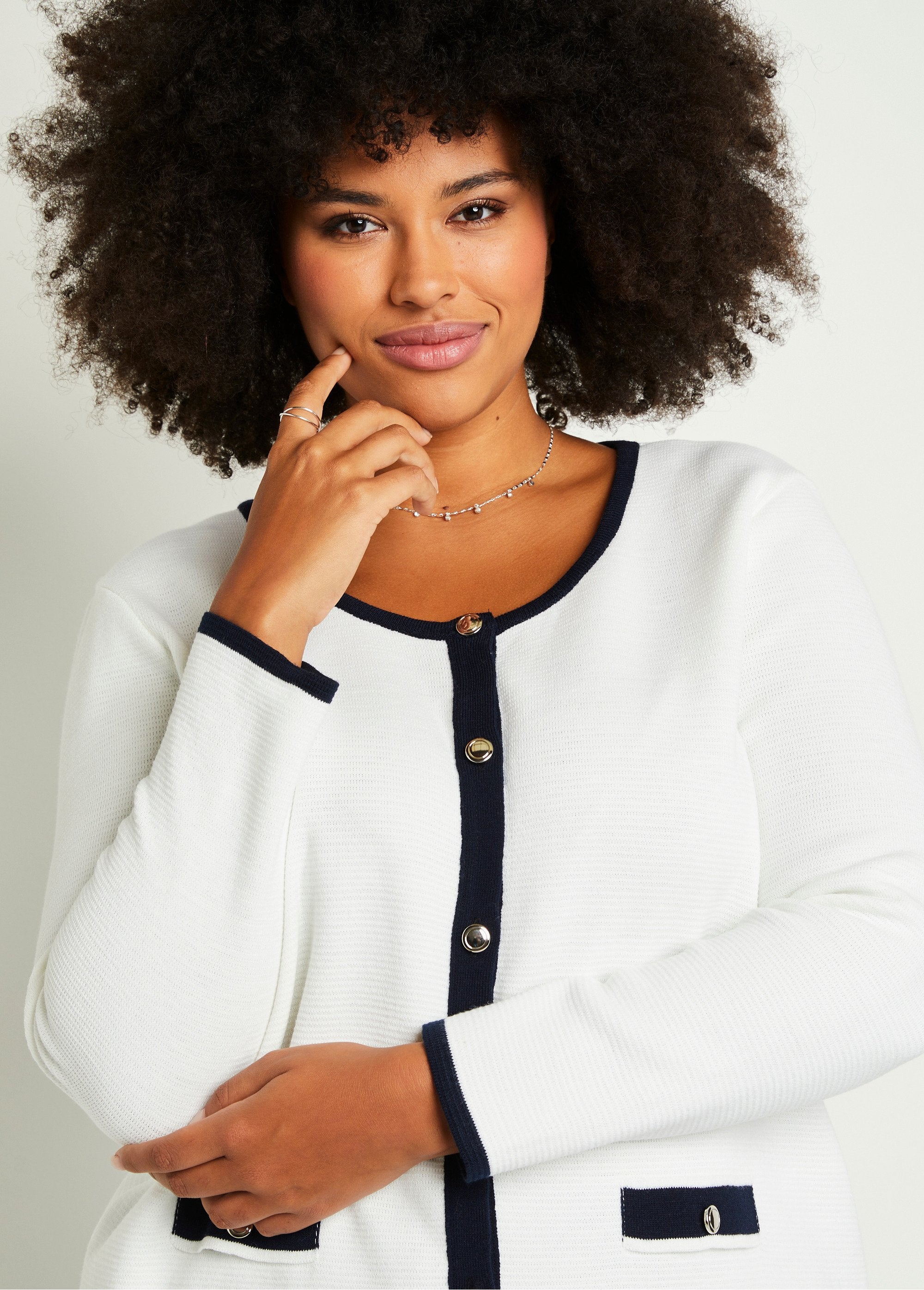 Buttoned_cardigan_jacket_White_and_navy_DE1_curvy