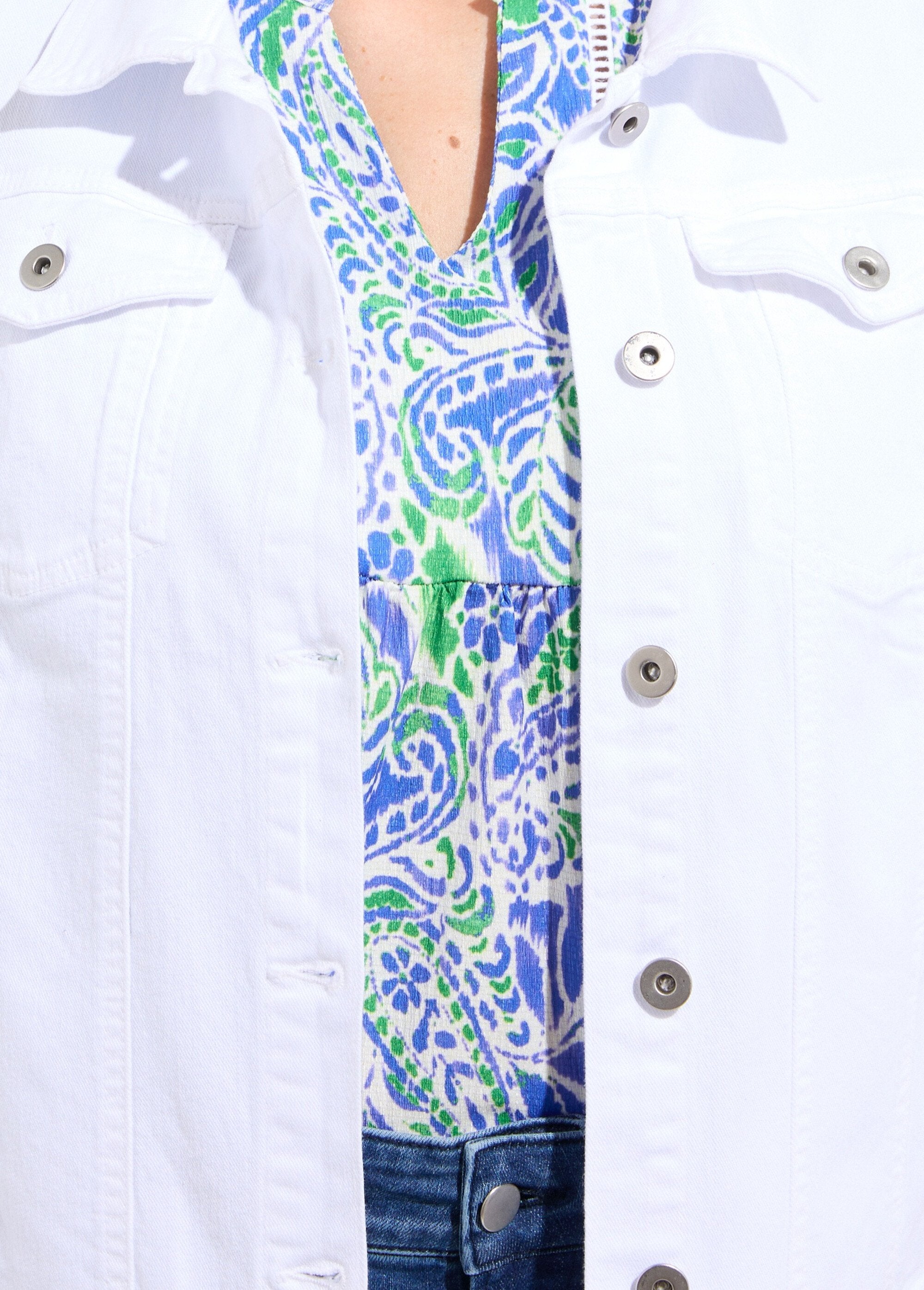 Straight_buttoned_denim_jacket_White_DE1_slim