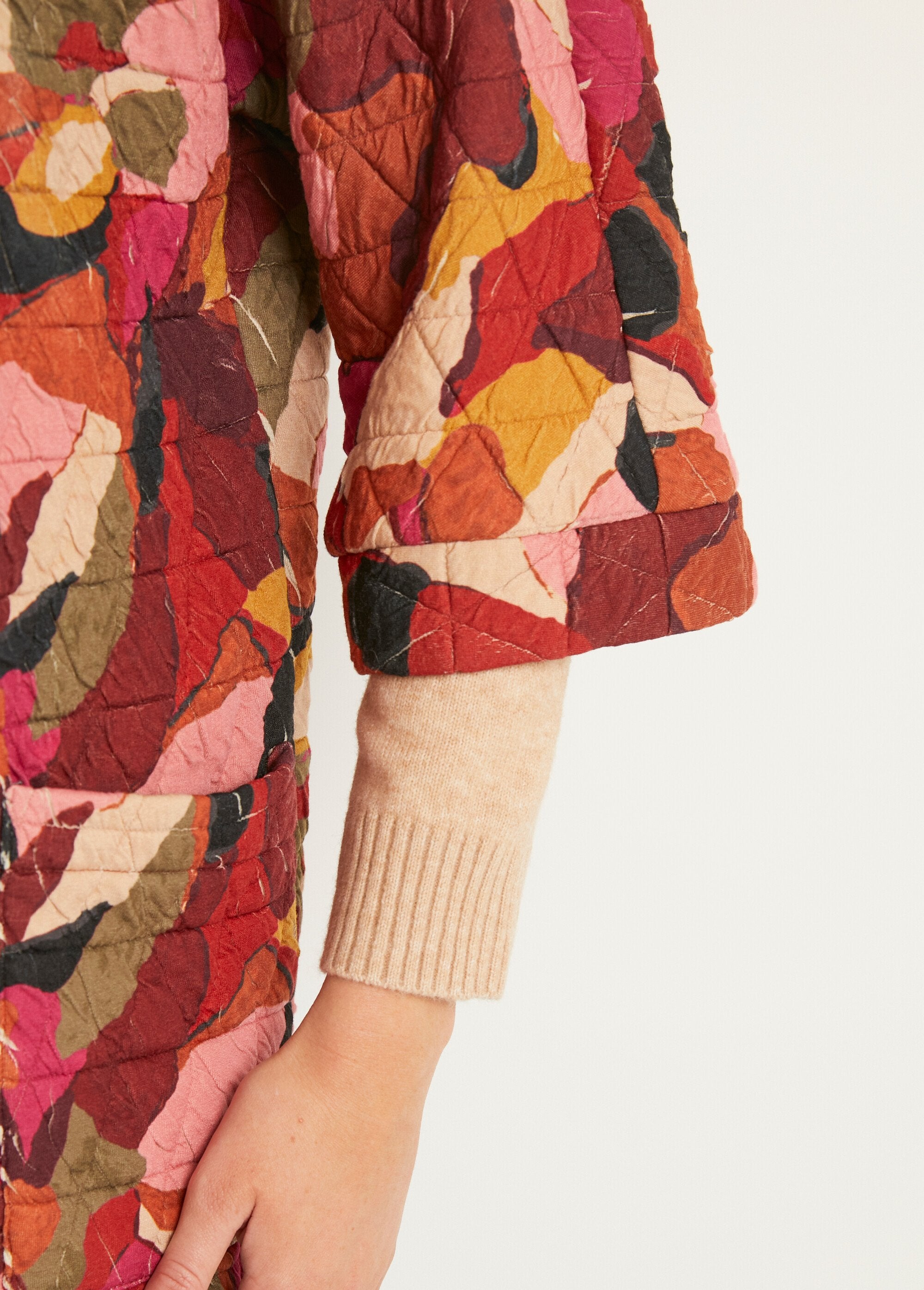 Long_quilted_jacket_with_edge-to-edge_print_Pink_and_brown_DE2_slim