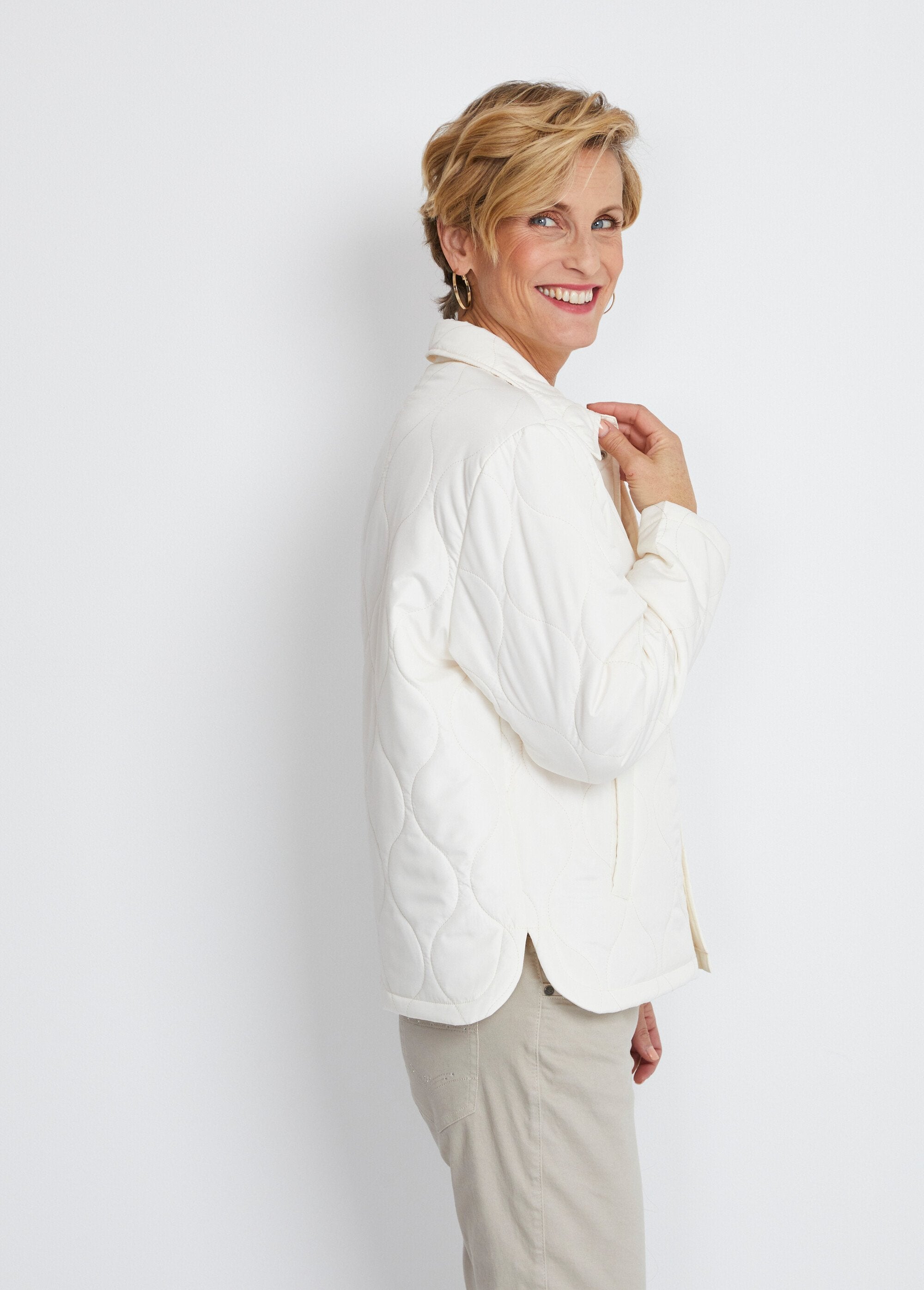 Veste_courte_matelassée_pressionnée_Ecru_DR1_slim