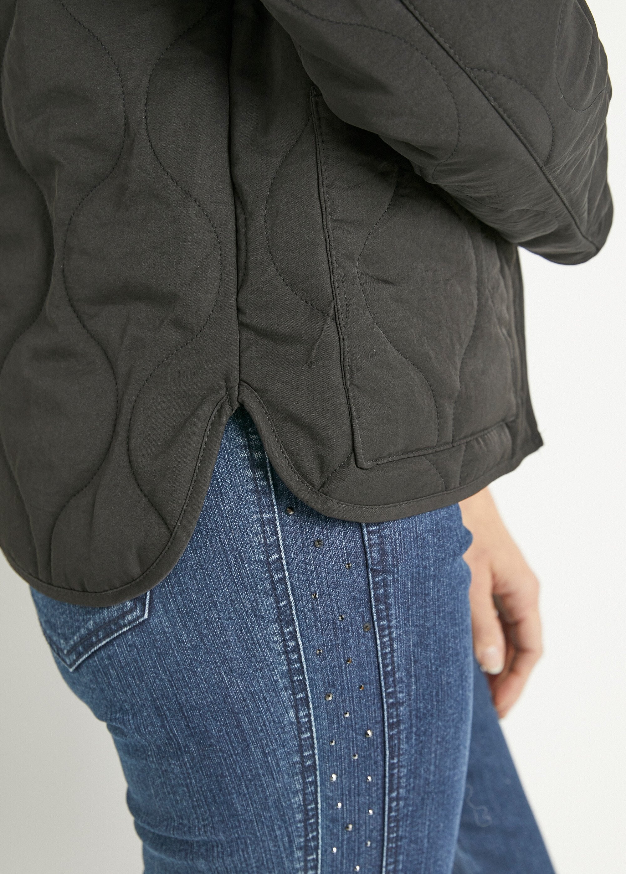 Plain_quilted_jacket_with_zipper_and_topstitching_Noir_DE3_slim